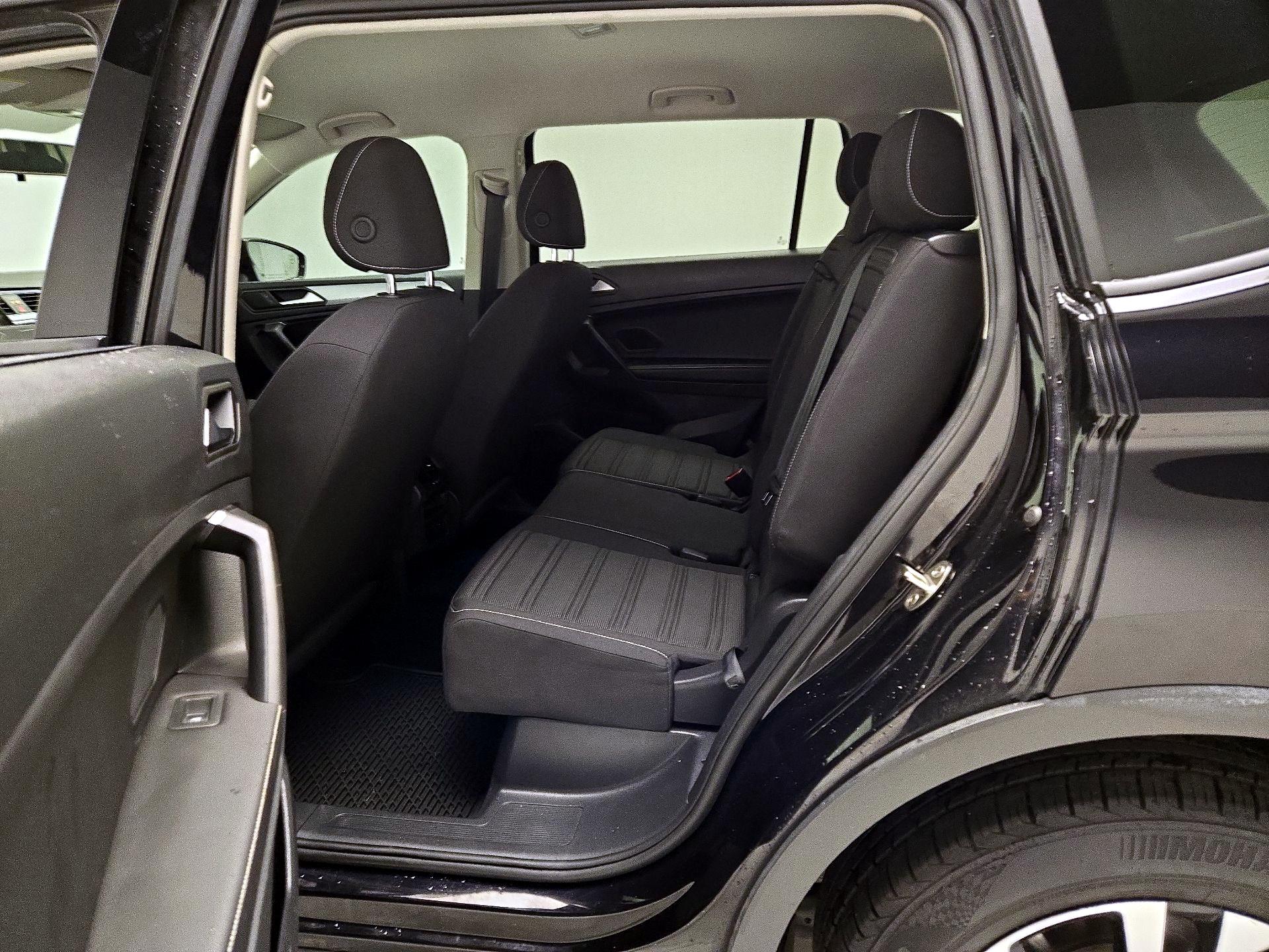 Thumbnail: 2022 Volkswagen Tiguan - 19