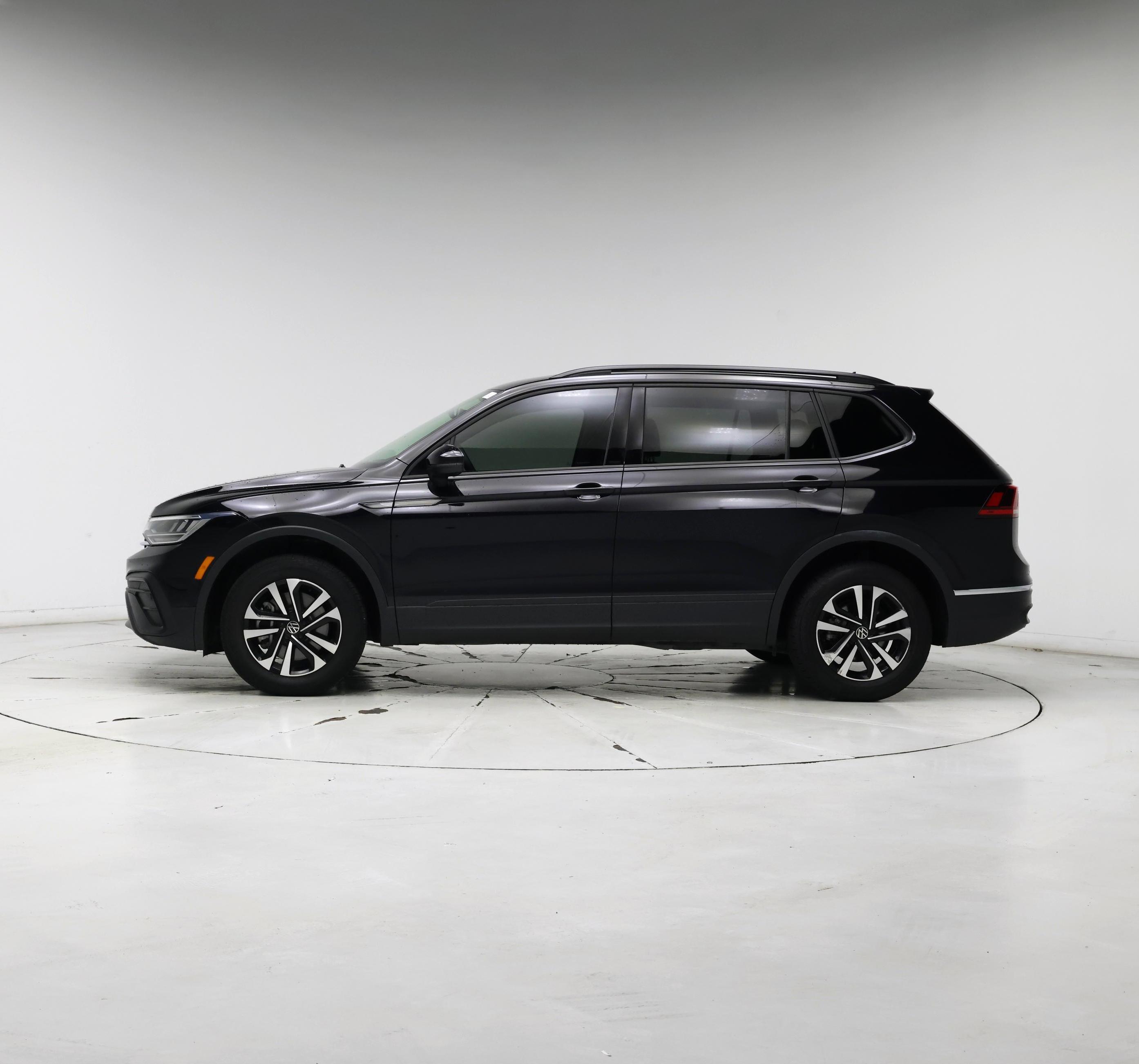 Thumbnail: 2022 Volkswagen Tiguan - 3