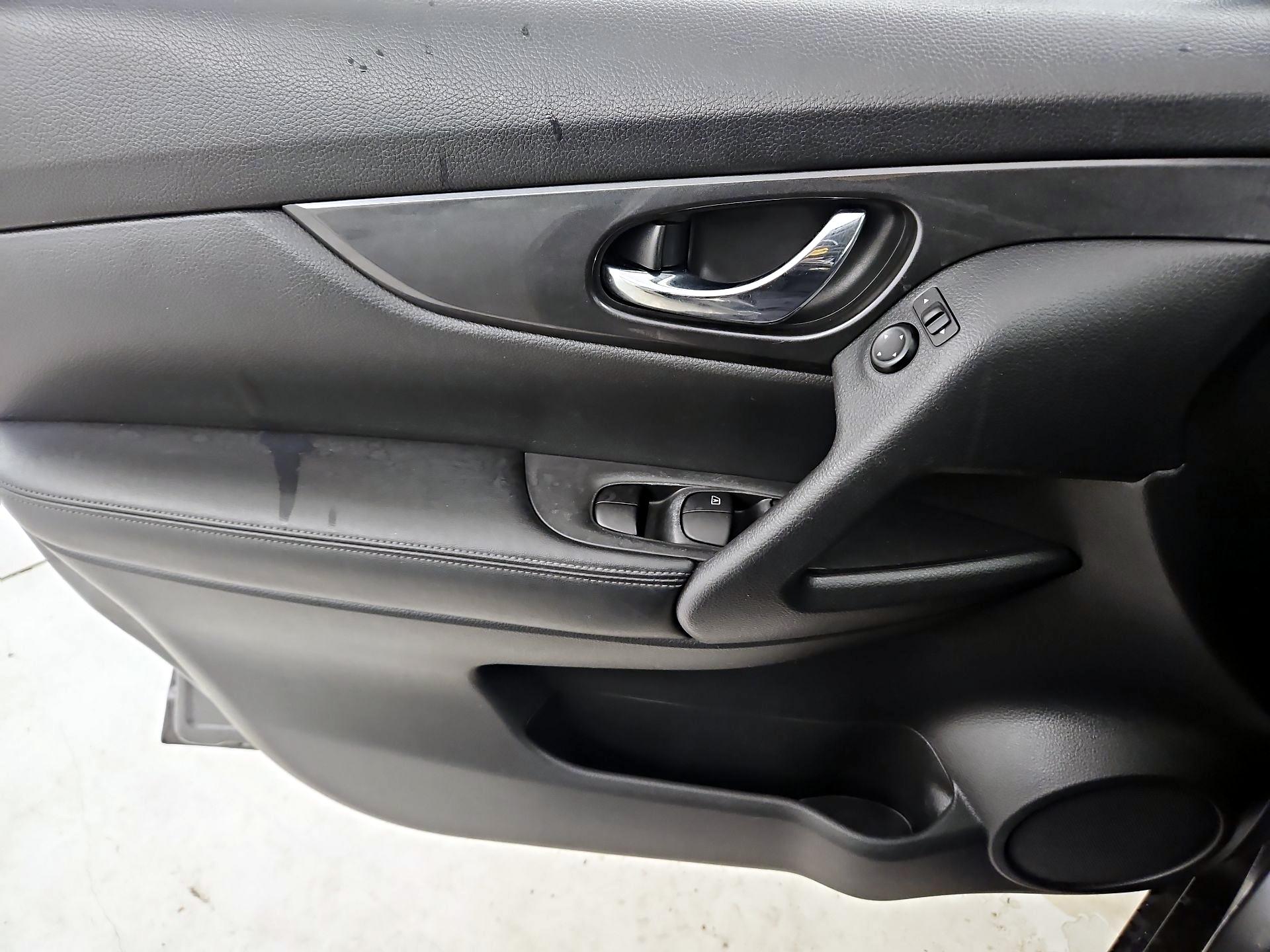 Thumbnail: 2018 Nissan Rogue - 12