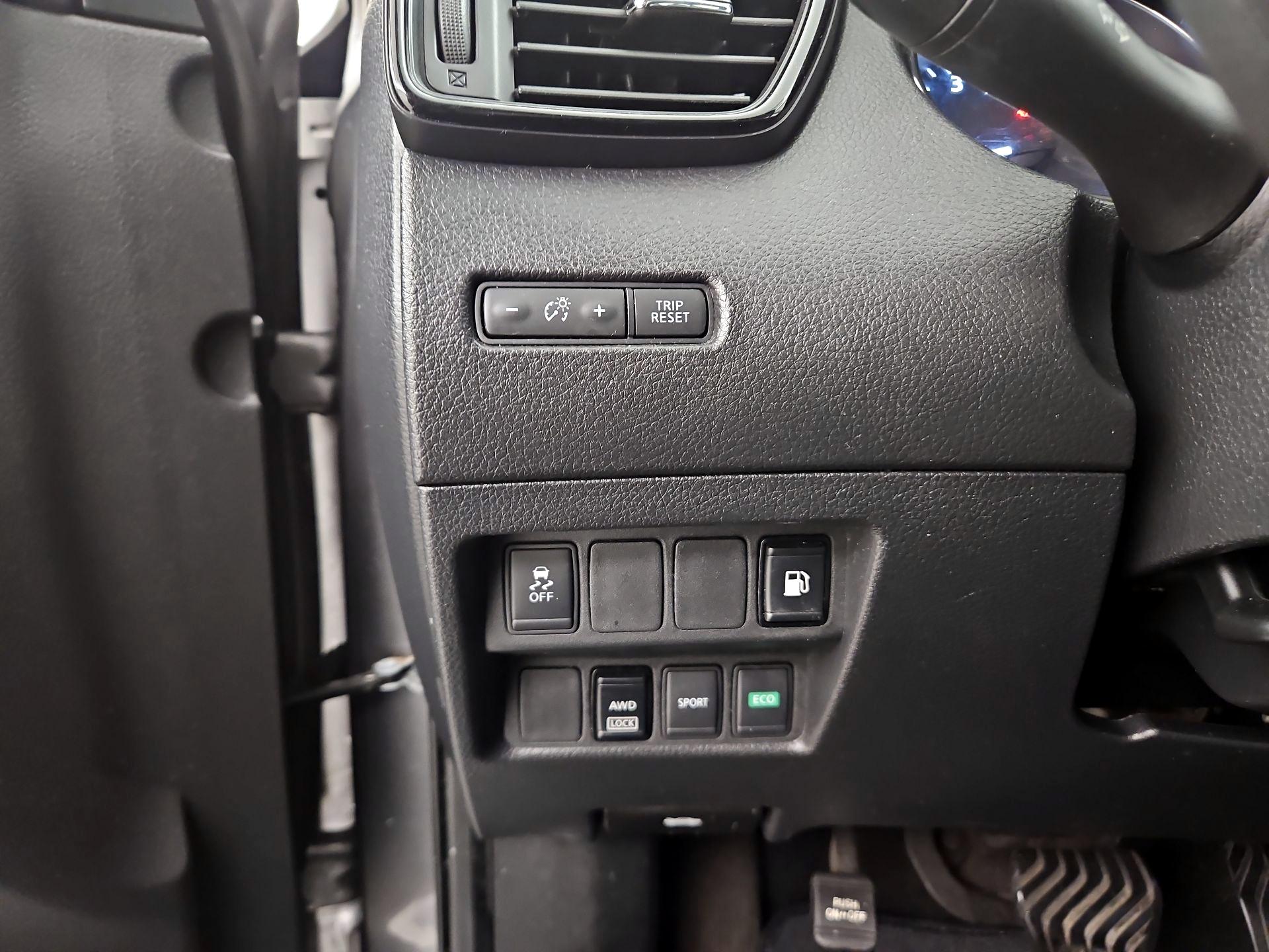 Thumbnail: 2018 Nissan Rogue - 13