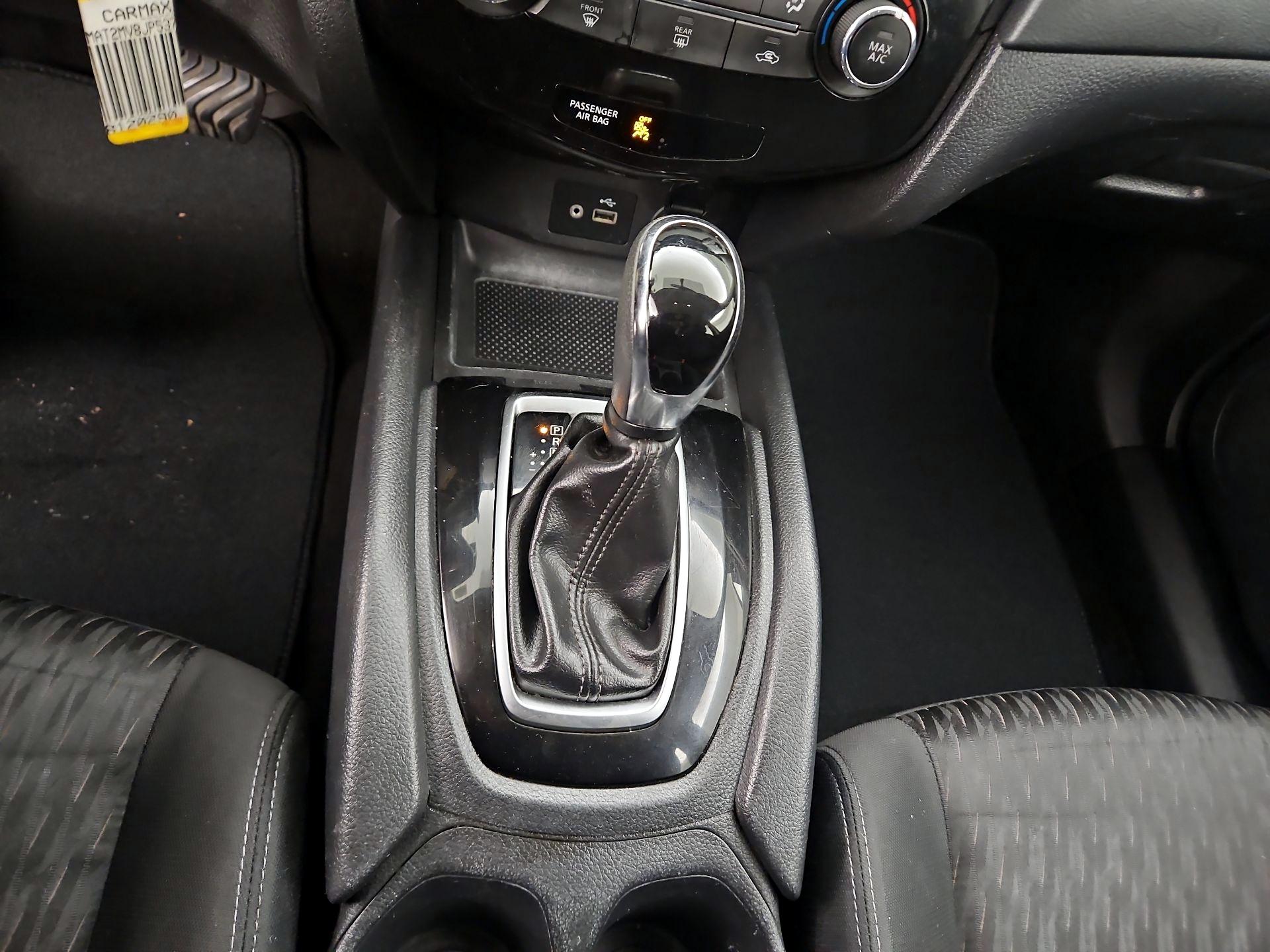 Thumbnail: 2018 Nissan Rogue - 17