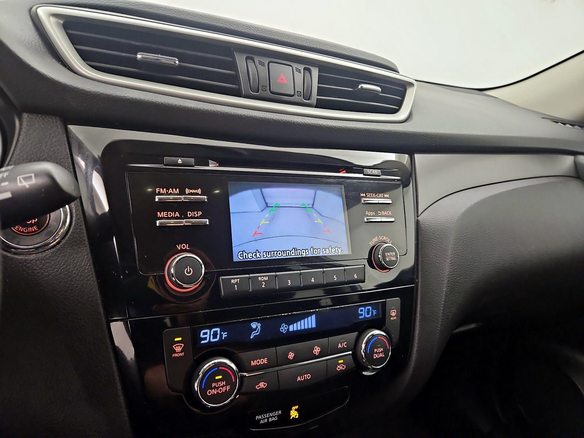 Thumbnail: 2016 Nissan Rogue - 14