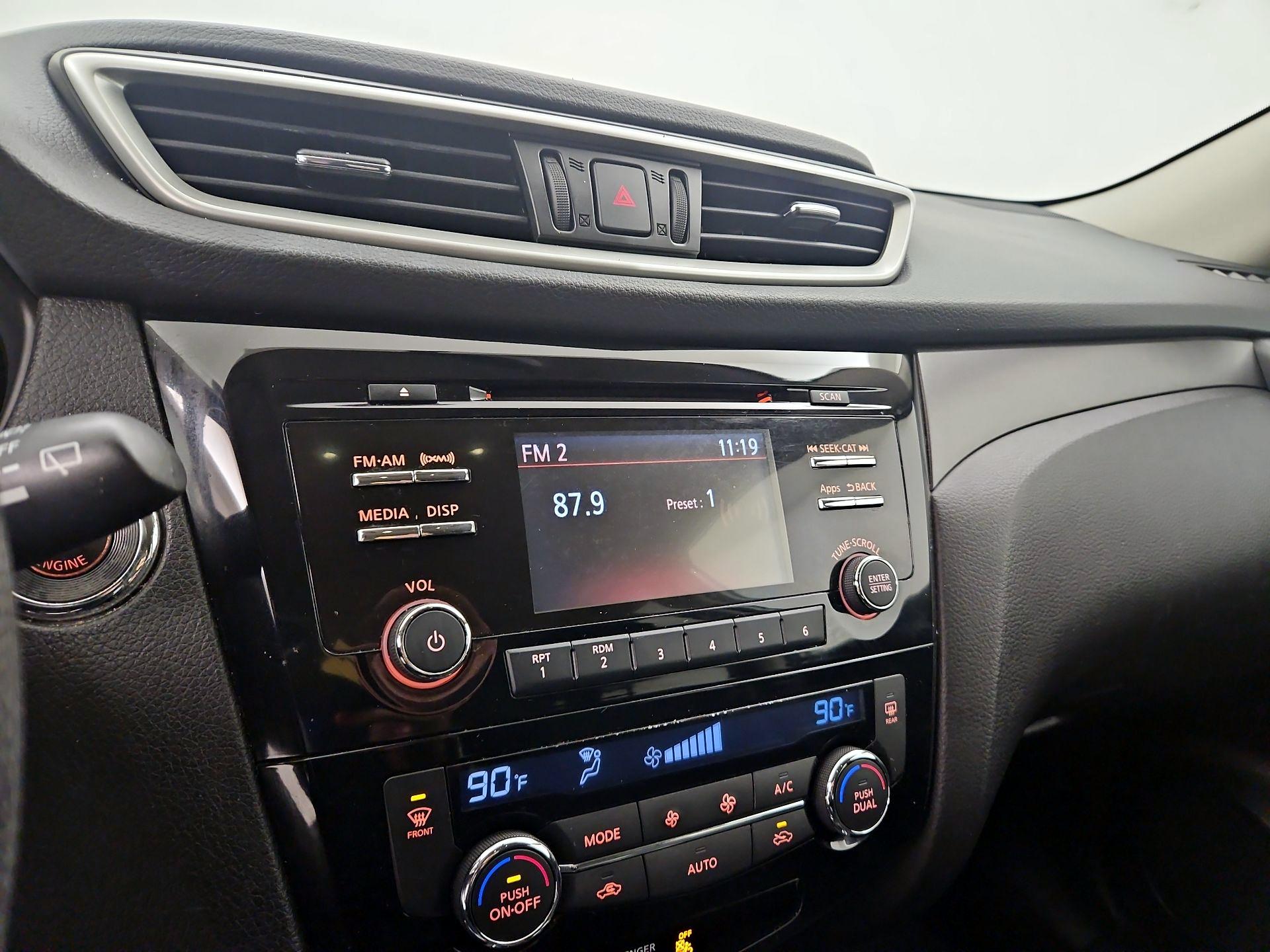 Thumbnail: 2016 Nissan Rogue - 15