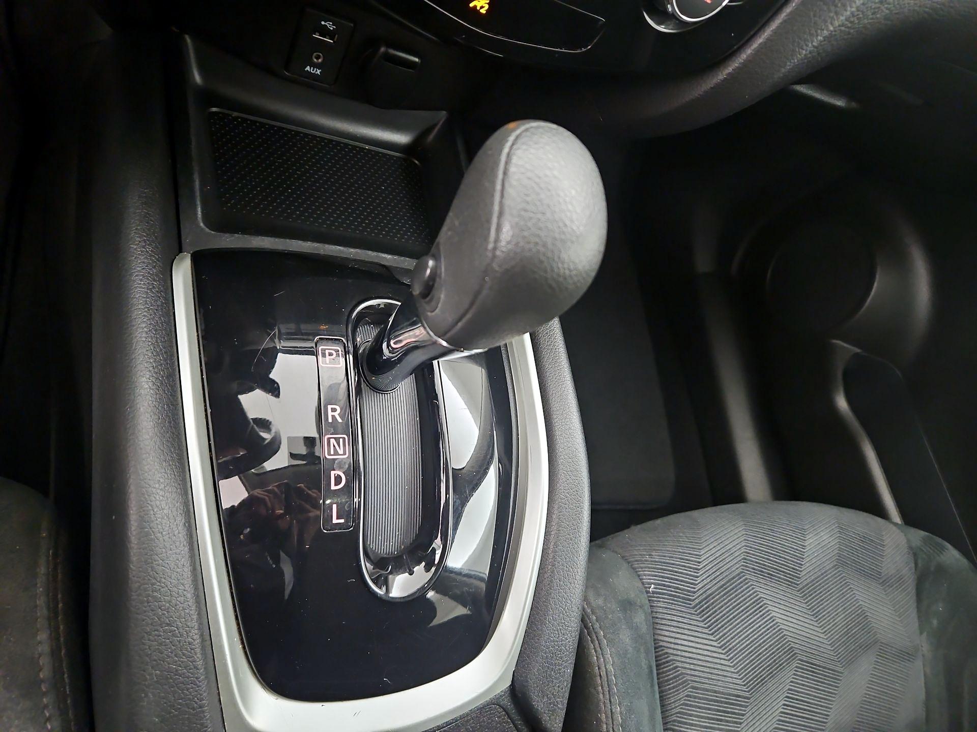 Thumbnail: 2016 Nissan Rogue - 17