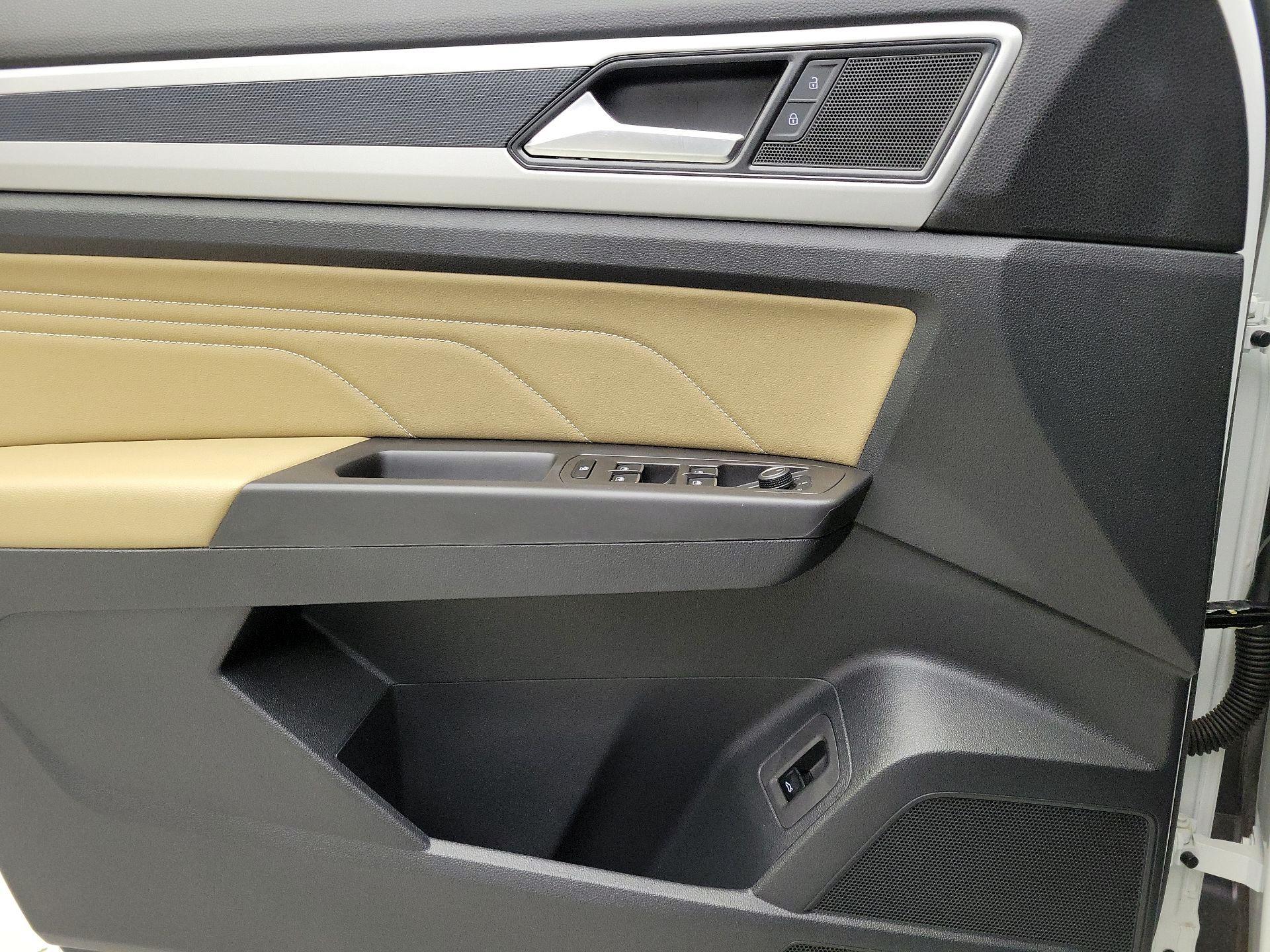 Thumbnail: 2023 Volkswagen Atlas - 12