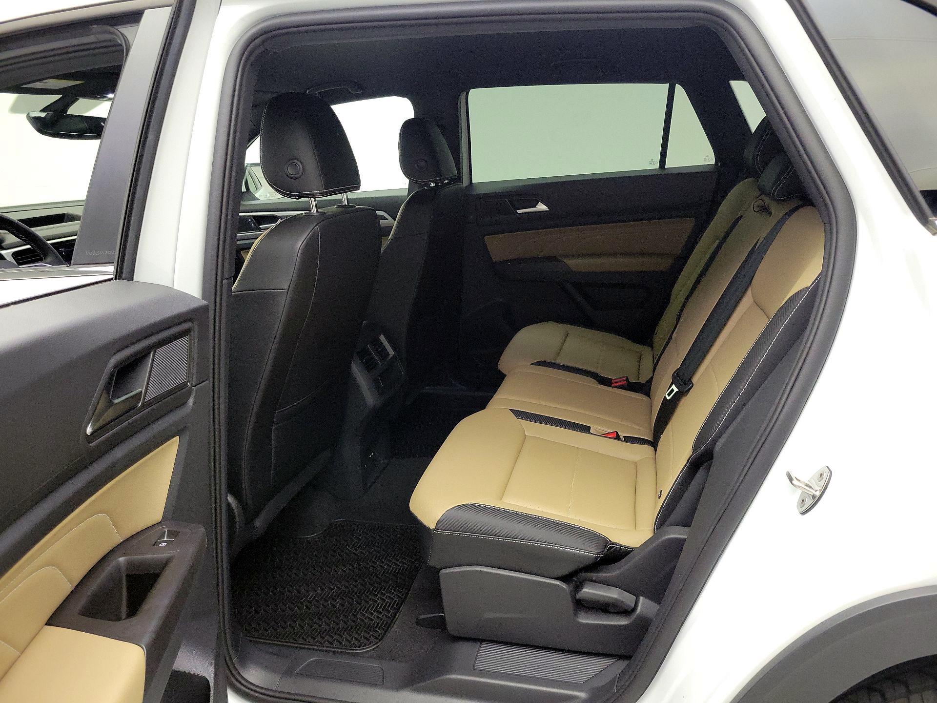 Thumbnail: 2023 Volkswagen Atlas - 18