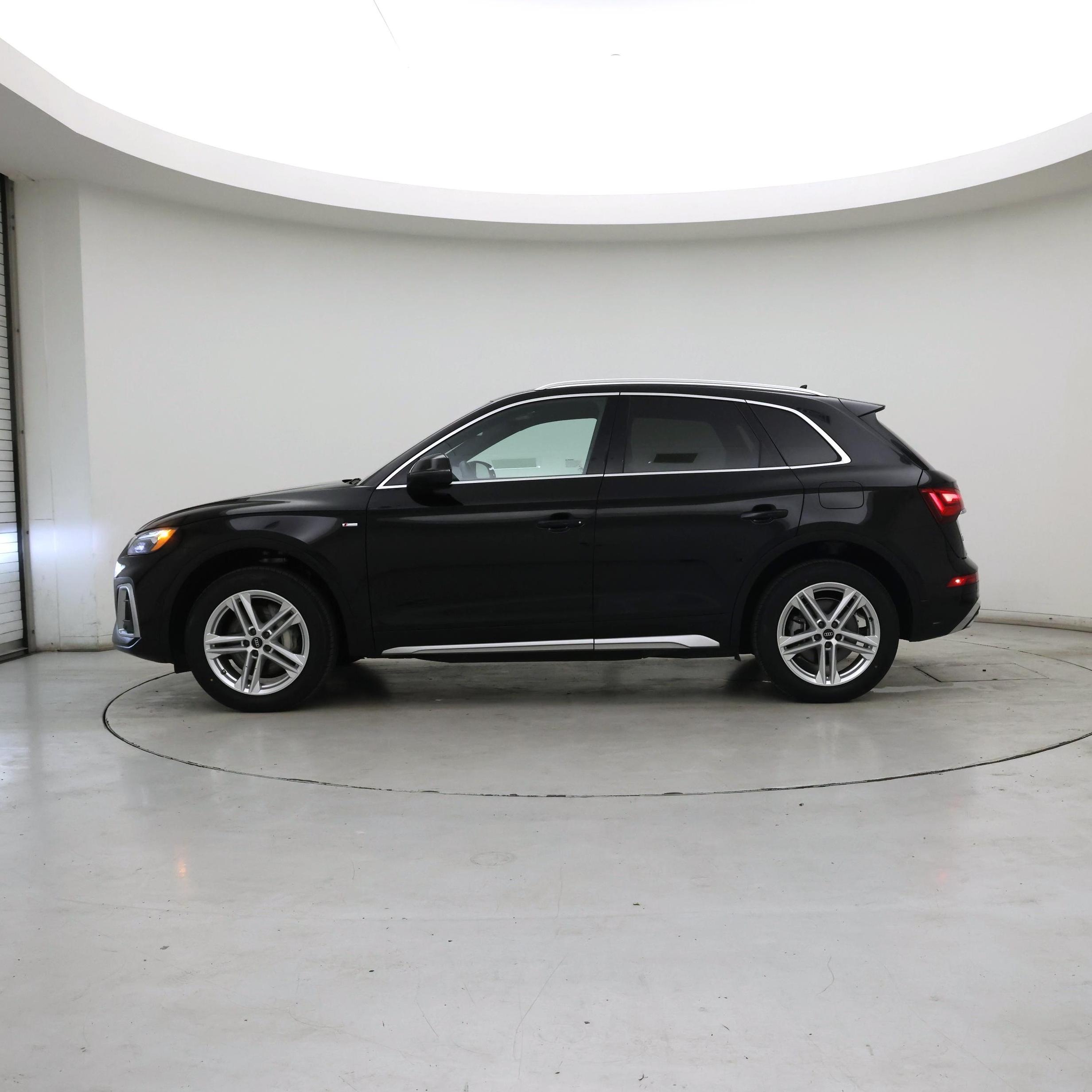 Thumbnail: 2023 Audi Q5 - 3