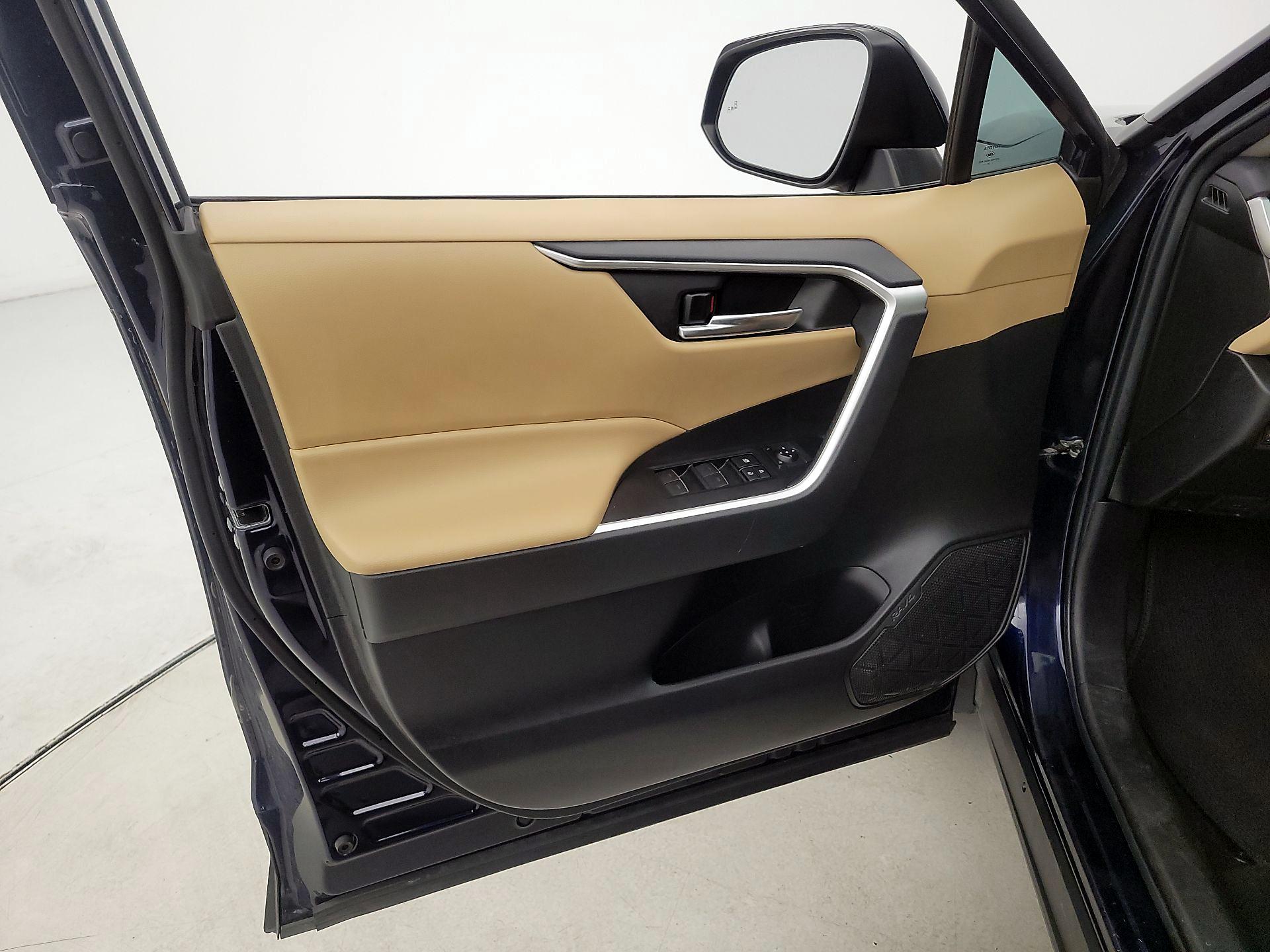 Thumbnail: 2022 Toyota RAV4 - 12