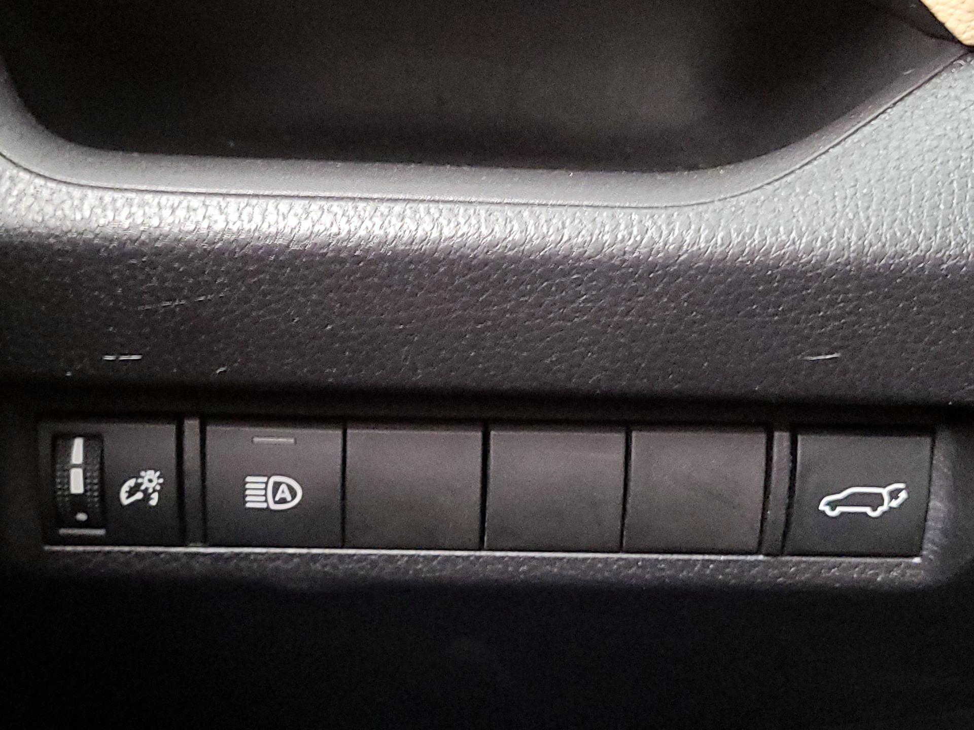 Thumbnail: 2022 Toyota RAV4 - 13