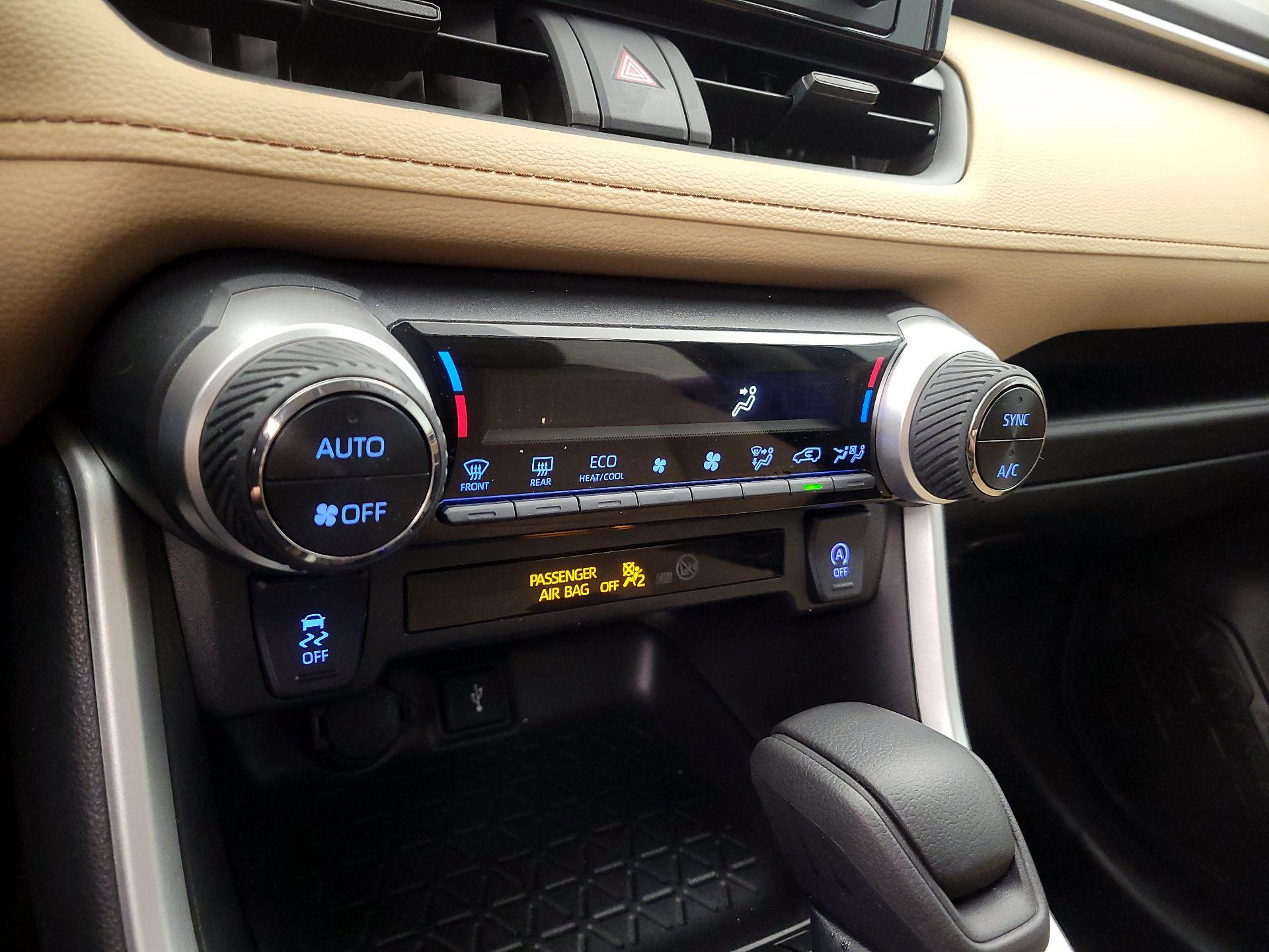 Thumbnail: 2022 Toyota RAV4 - 16