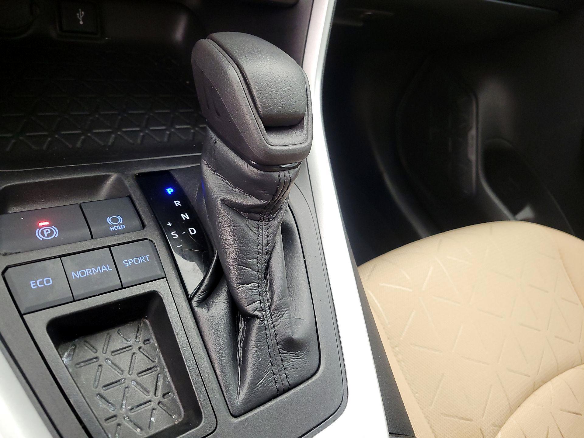 Thumbnail: 2022 Toyota RAV4 - 17