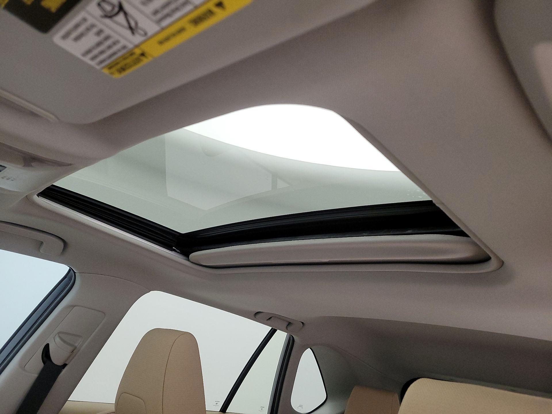 Thumbnail: 2022 Toyota RAV4 - 19