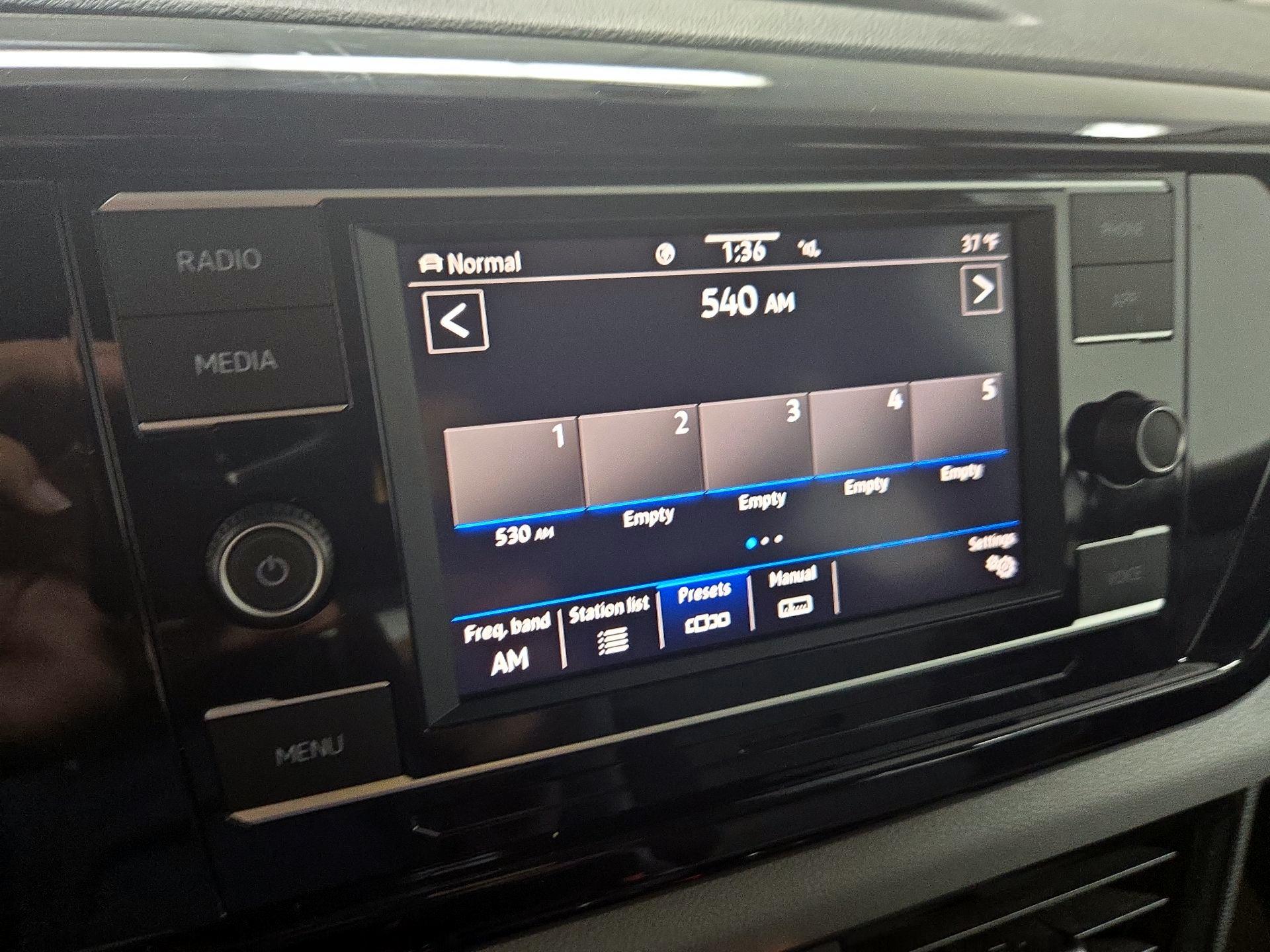 Thumbnail: 2022 Volkswagen Taos - 15