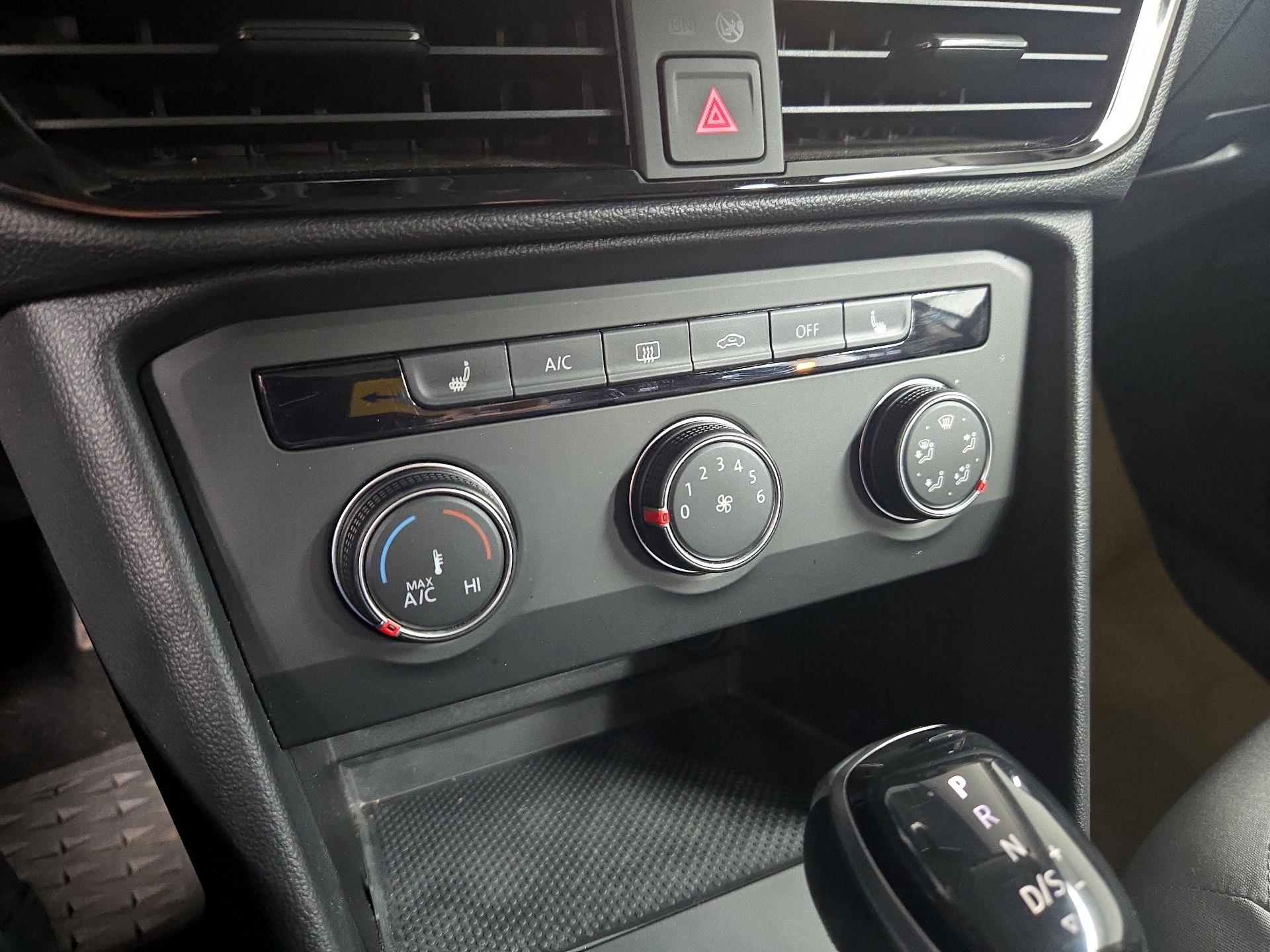 Thumbnail: 2022 Volkswagen Taos - 16