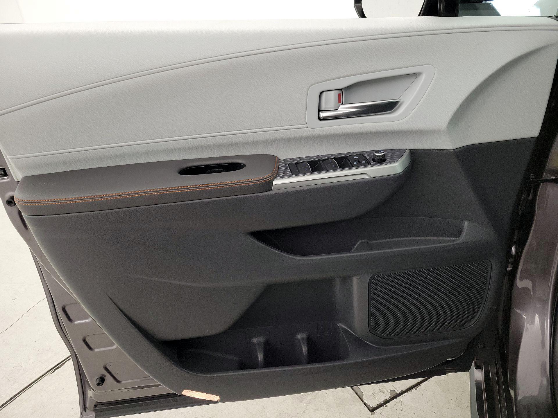 Thumbnail: 2021 Toyota Sienna - 12