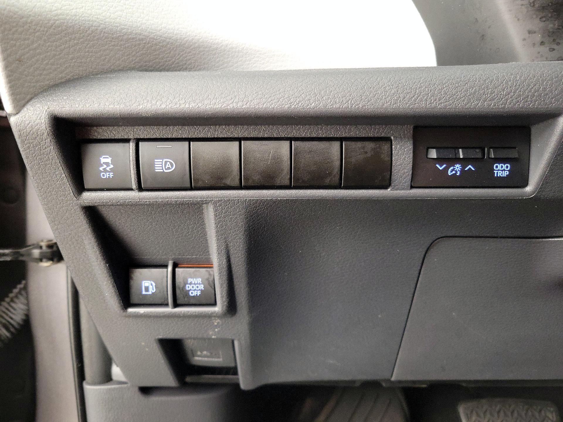 Thumbnail: 2021 Toyota Sienna - 13