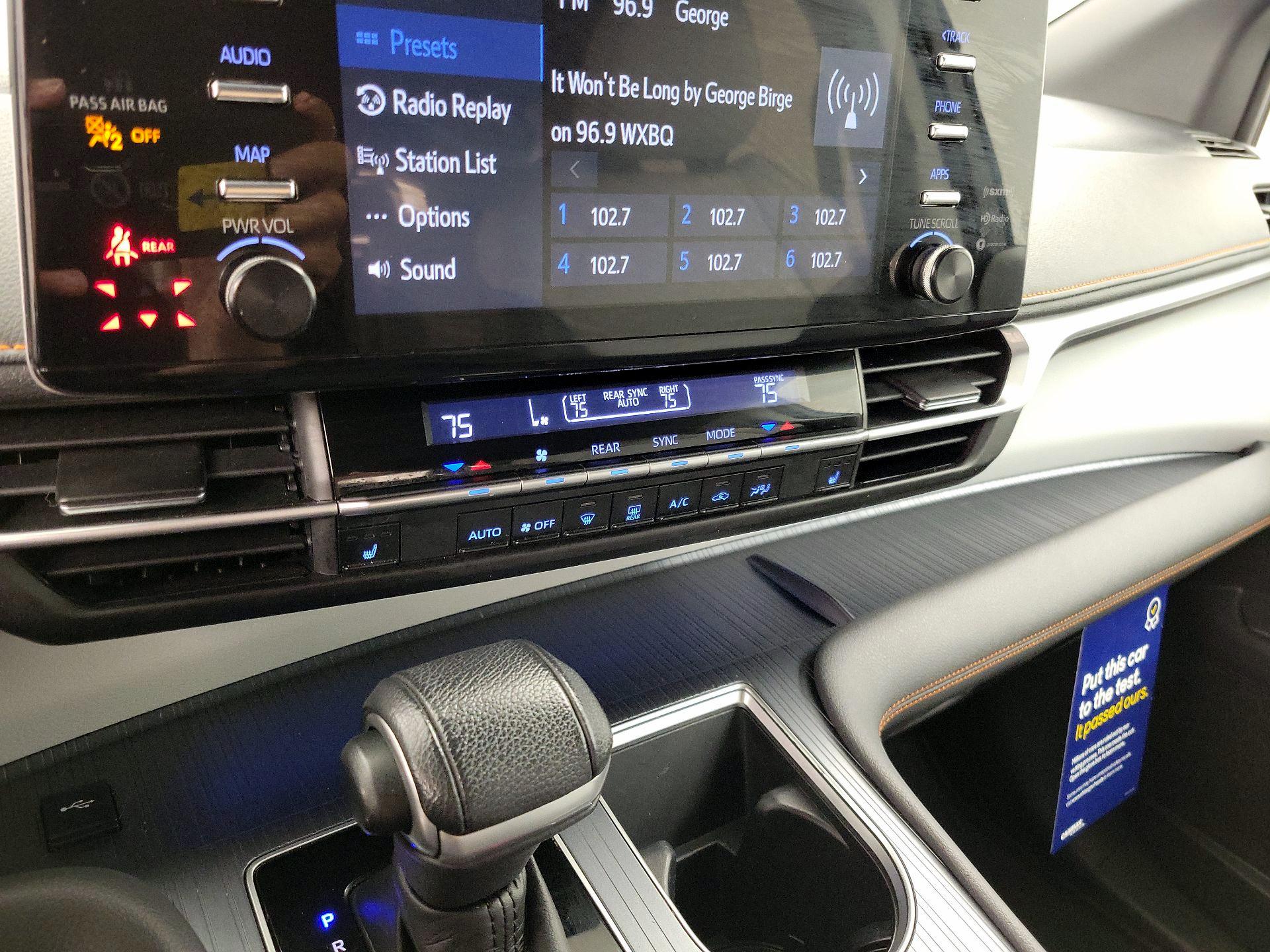 Thumbnail: 2021 Toyota Sienna - 17