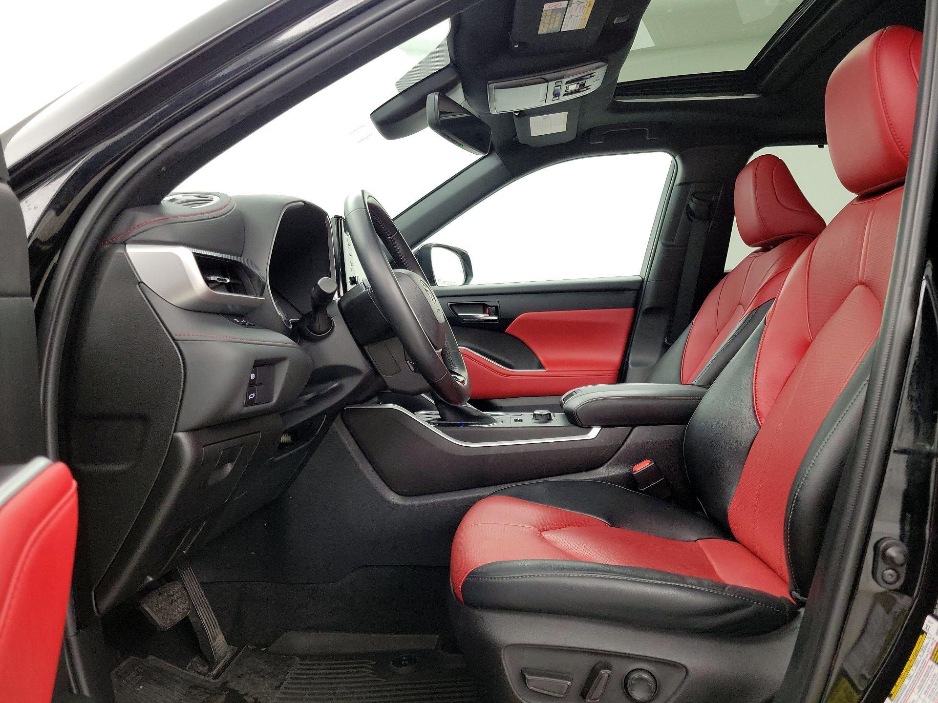 Thumbnail: 2022 Toyota Highlander - 11