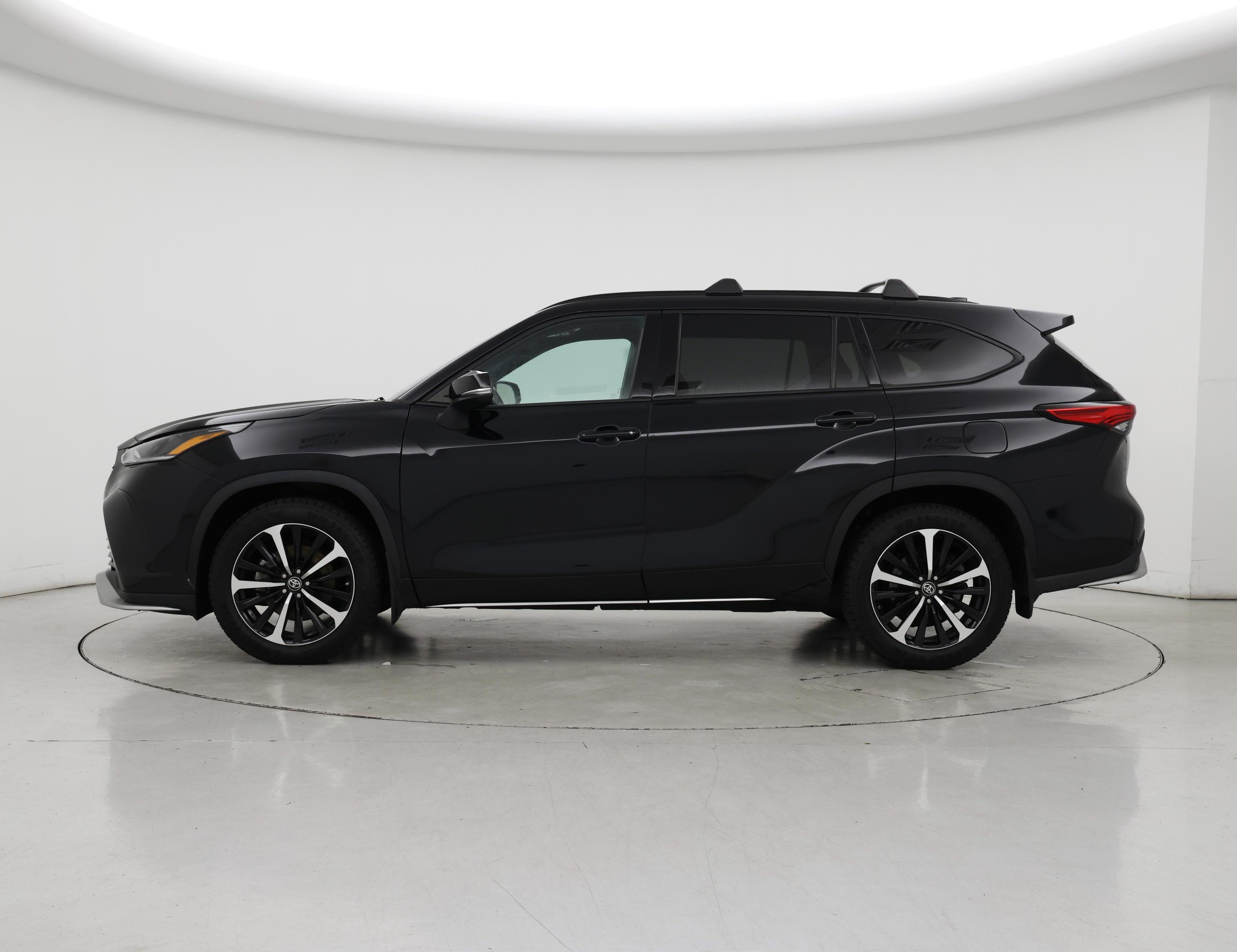 Thumbnail: 2022 Toyota Highlander - 3