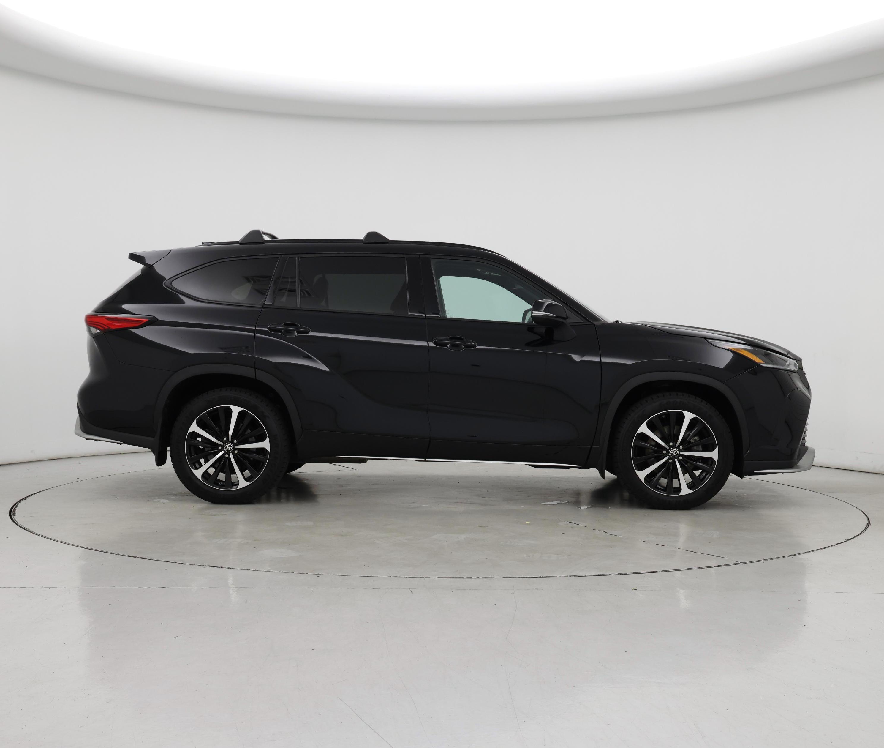 Thumbnail: 2022 Toyota Highlander - 7