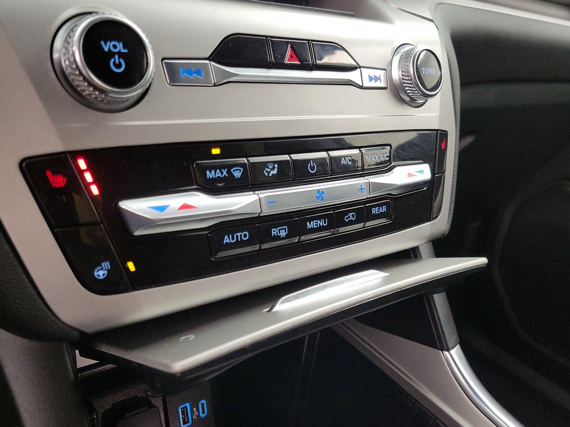 Thumbnail: 2022 Ford Explorer - 16