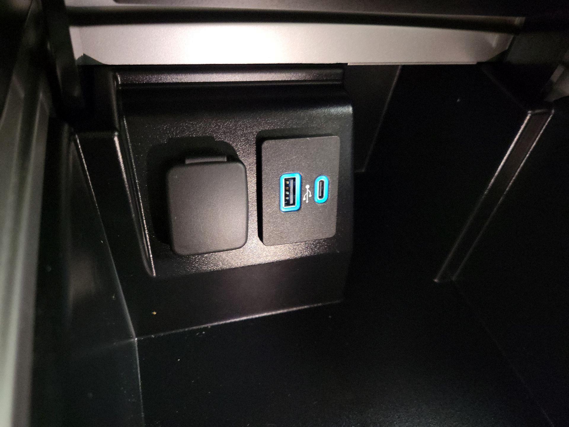 Thumbnail: 2022 Ford Explorer - 18