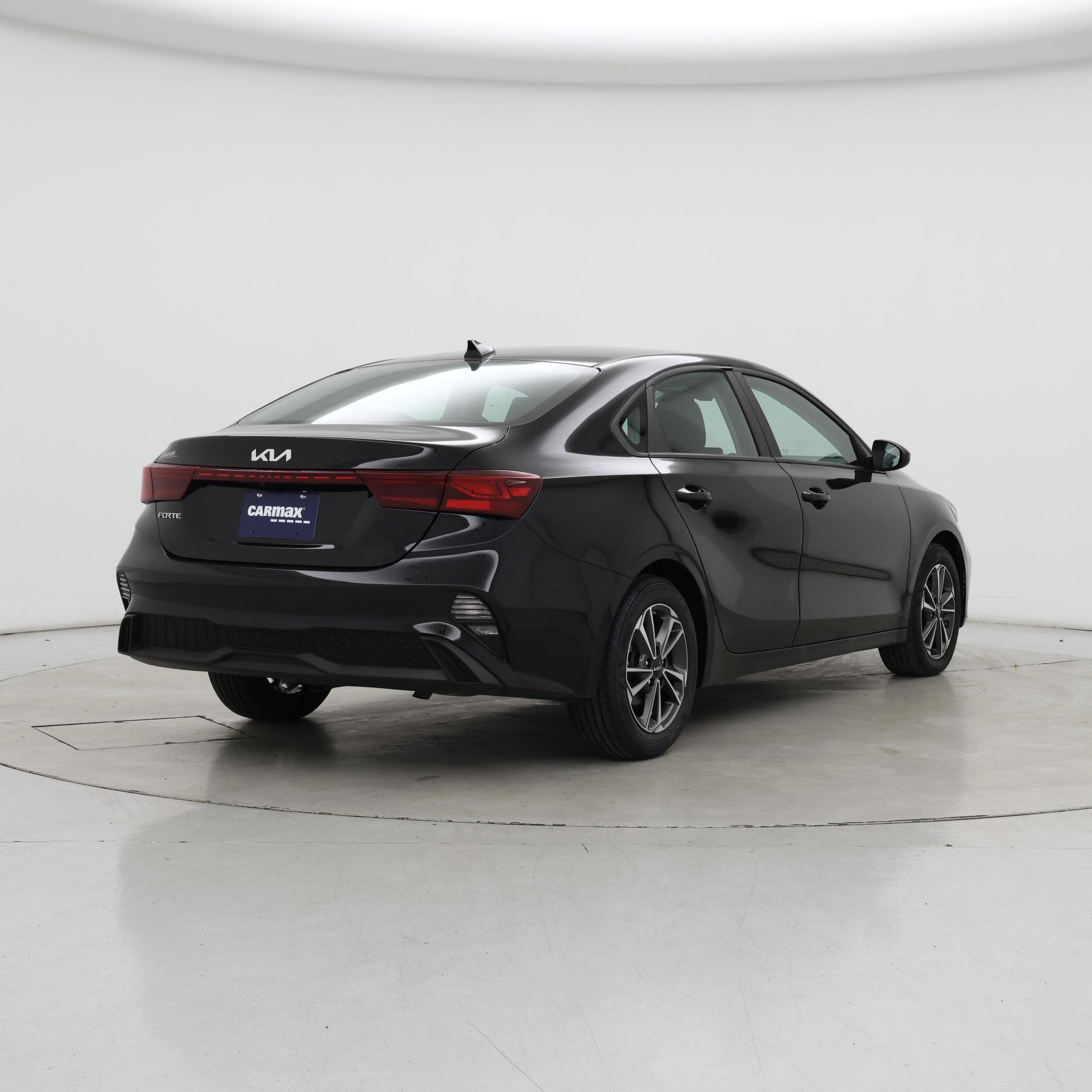 Thumbnail: 2023 Kia Forte - 8