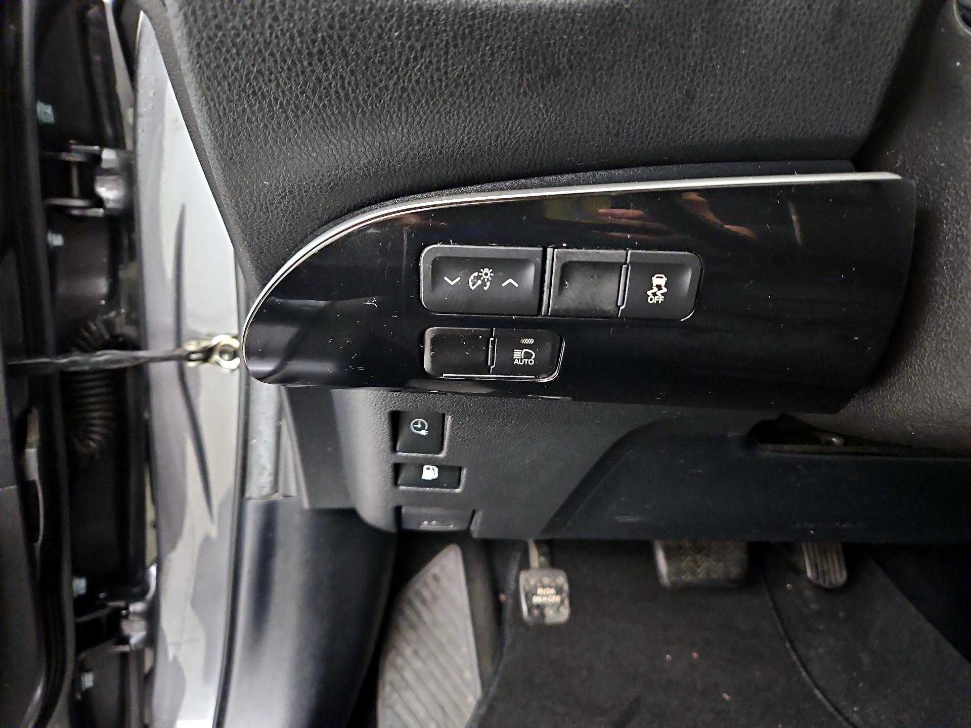 Thumbnail: 2019 Toyota Prius Prime - 13