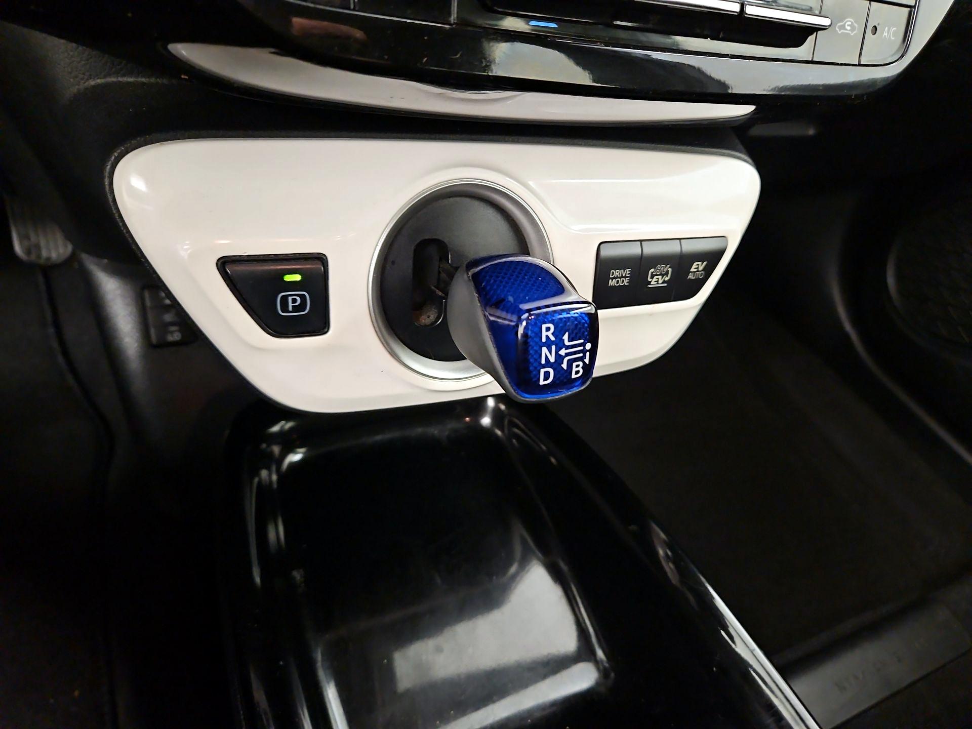 Thumbnail: 2019 Toyota Prius Prime - 18