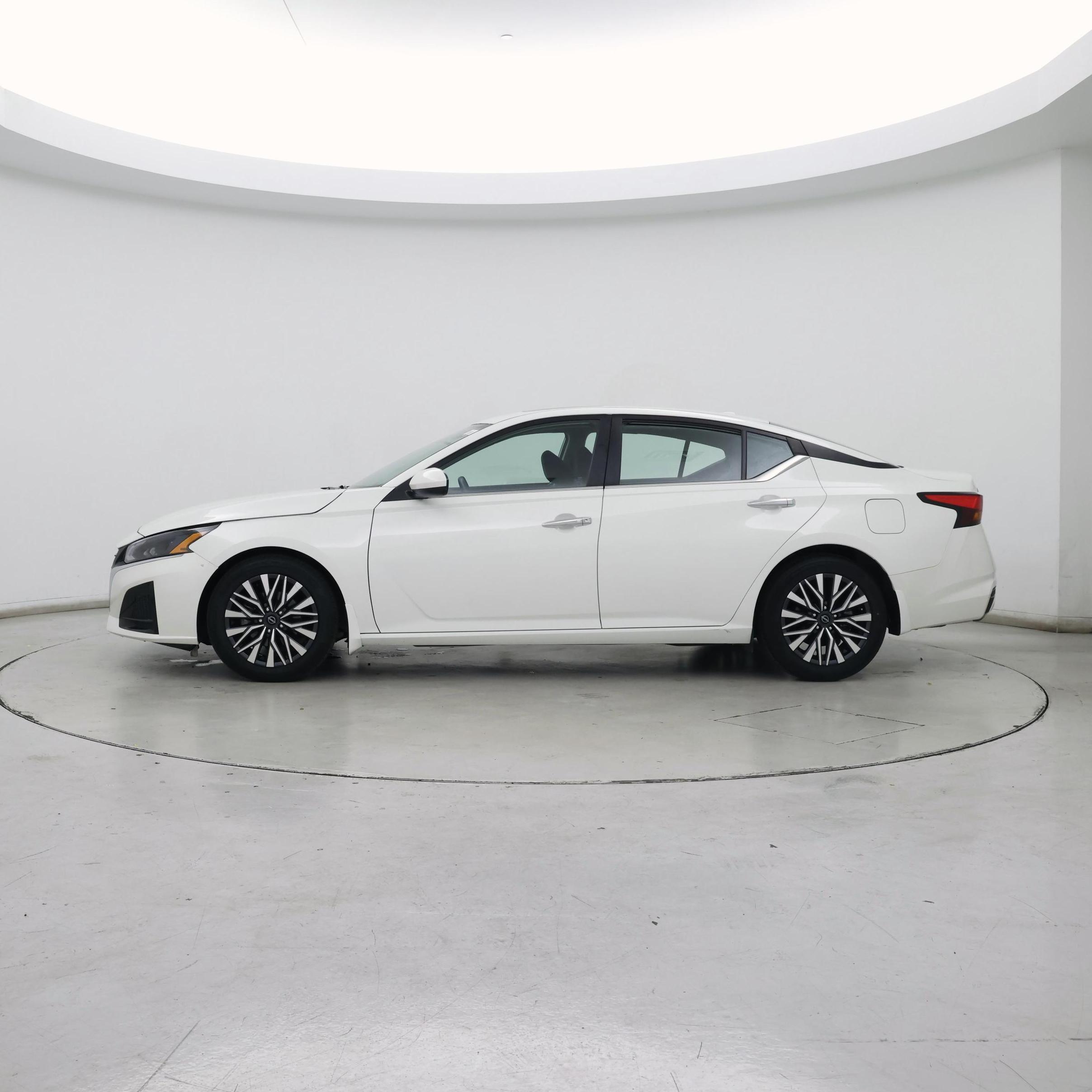 Thumbnail: 2023 Nissan Altima - 3