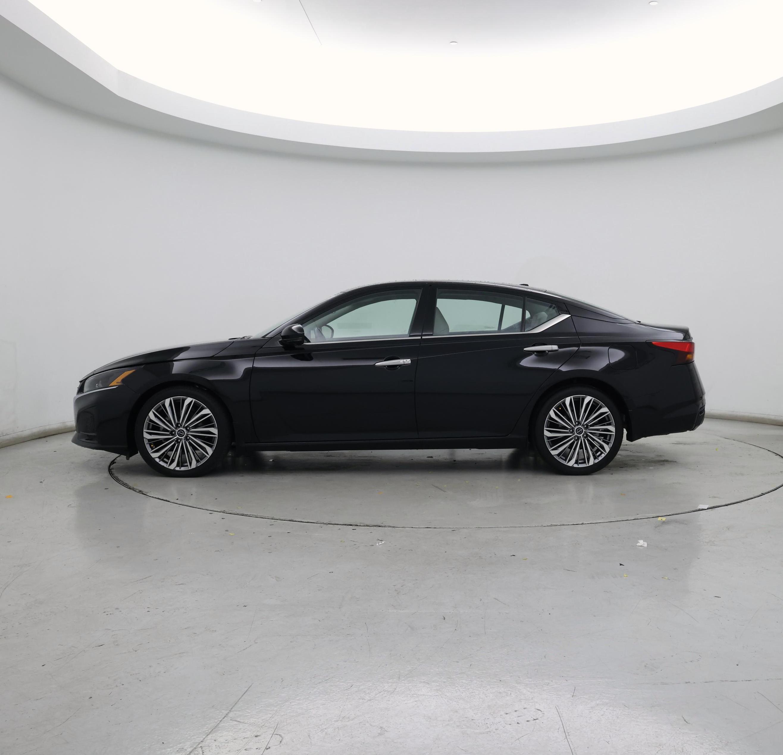 Thumbnail: 2023 Nissan Altima - 3