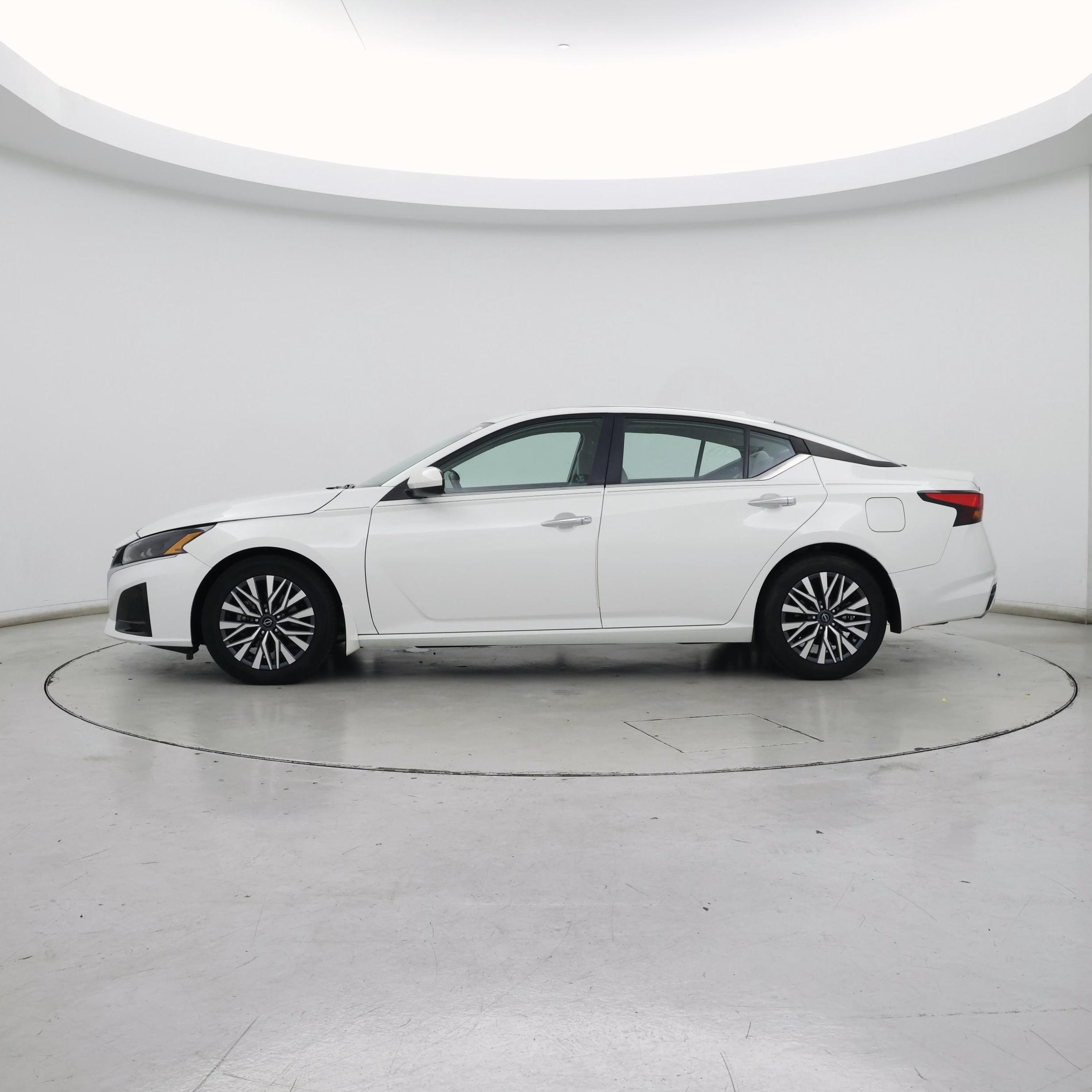 Thumbnail: 2023 Nissan Altima - 3