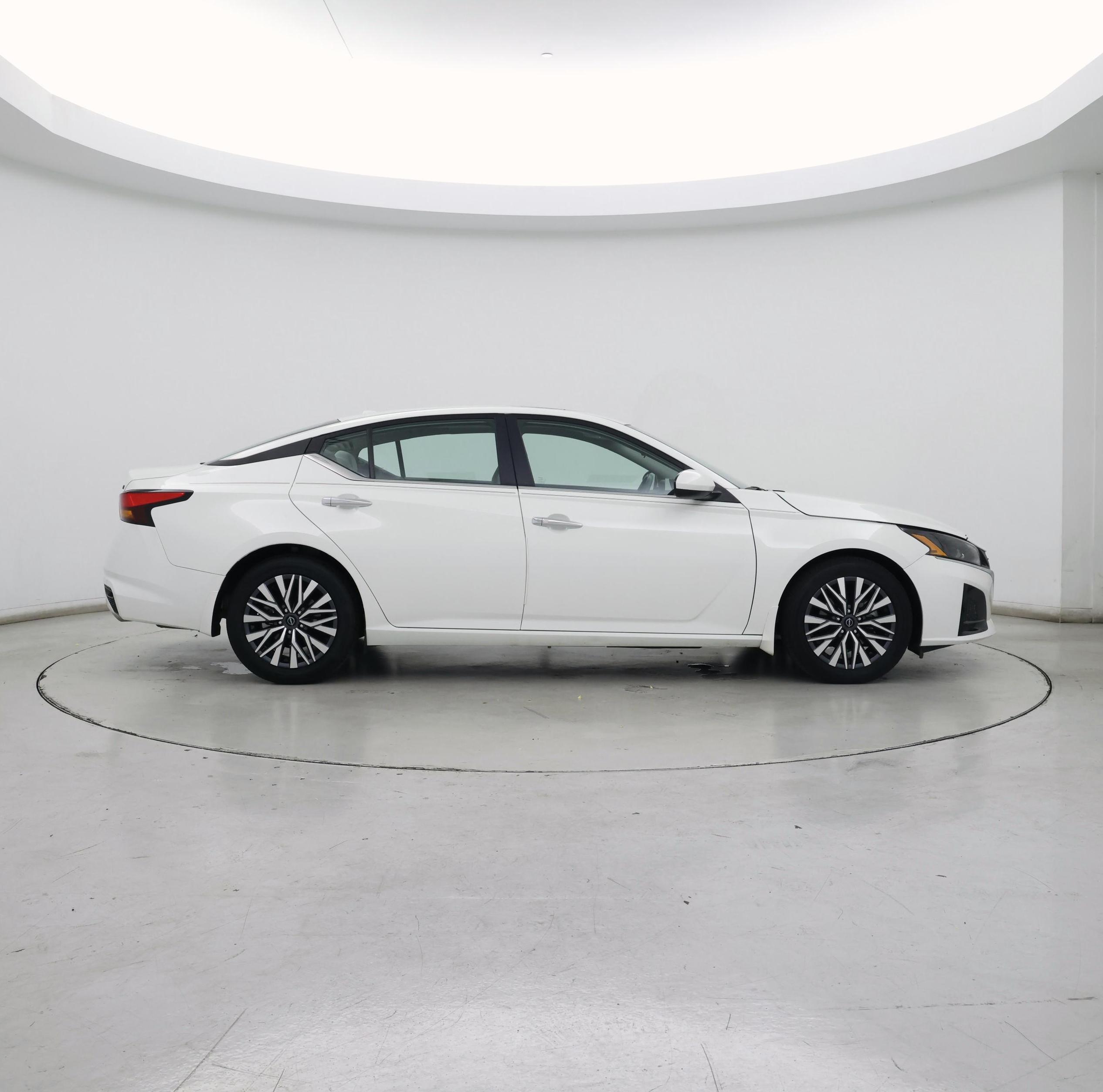 Thumbnail: 2023 Nissan Altima - 7