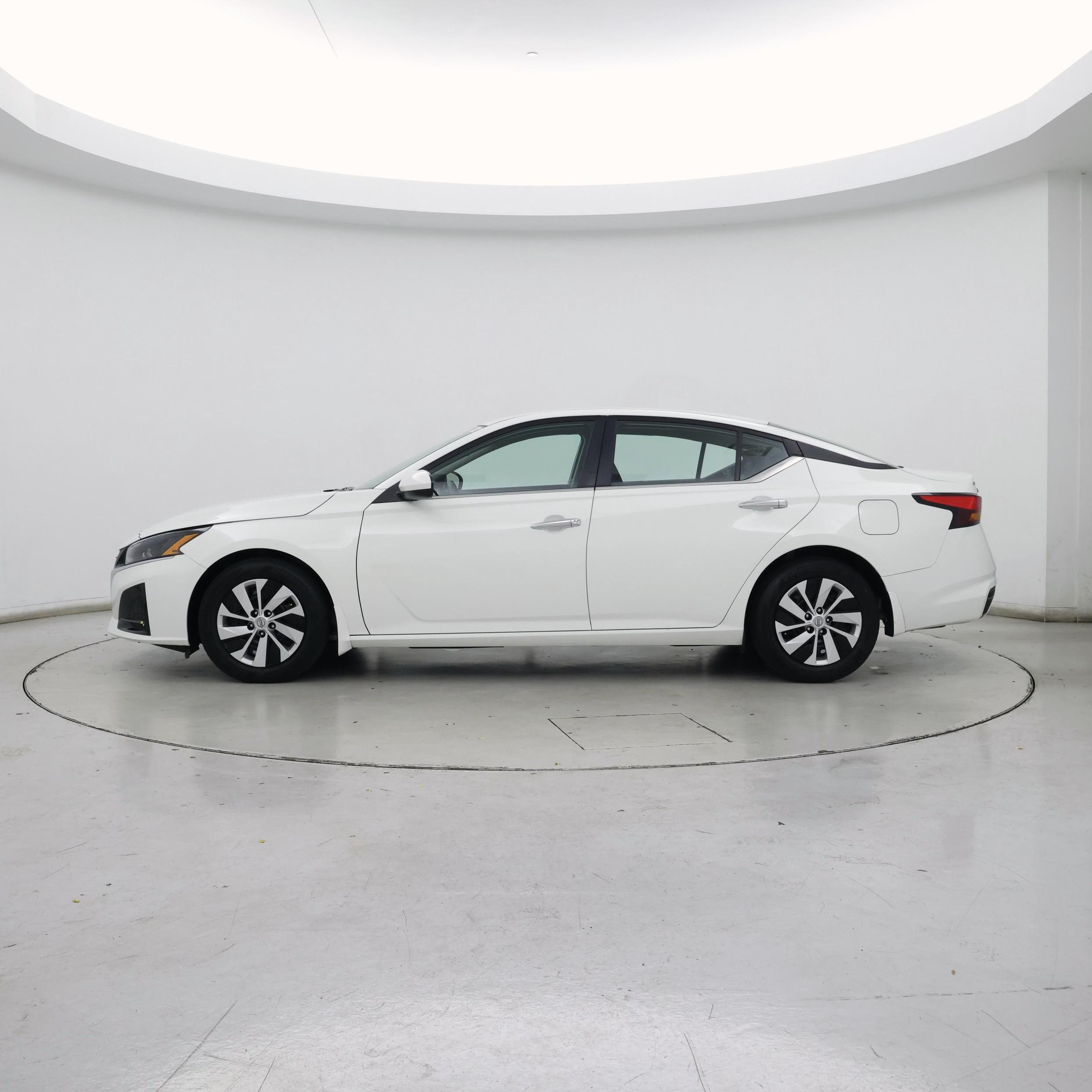 Thumbnail: 2023 Nissan Altima - 3