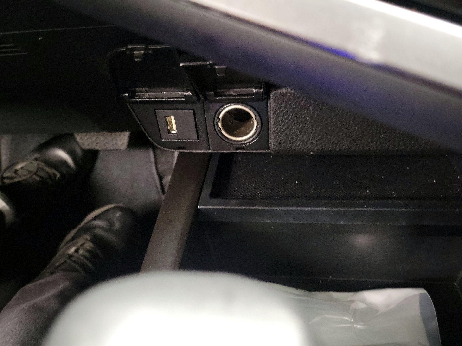 Thumbnail: 2023 Toyota Camry - 18