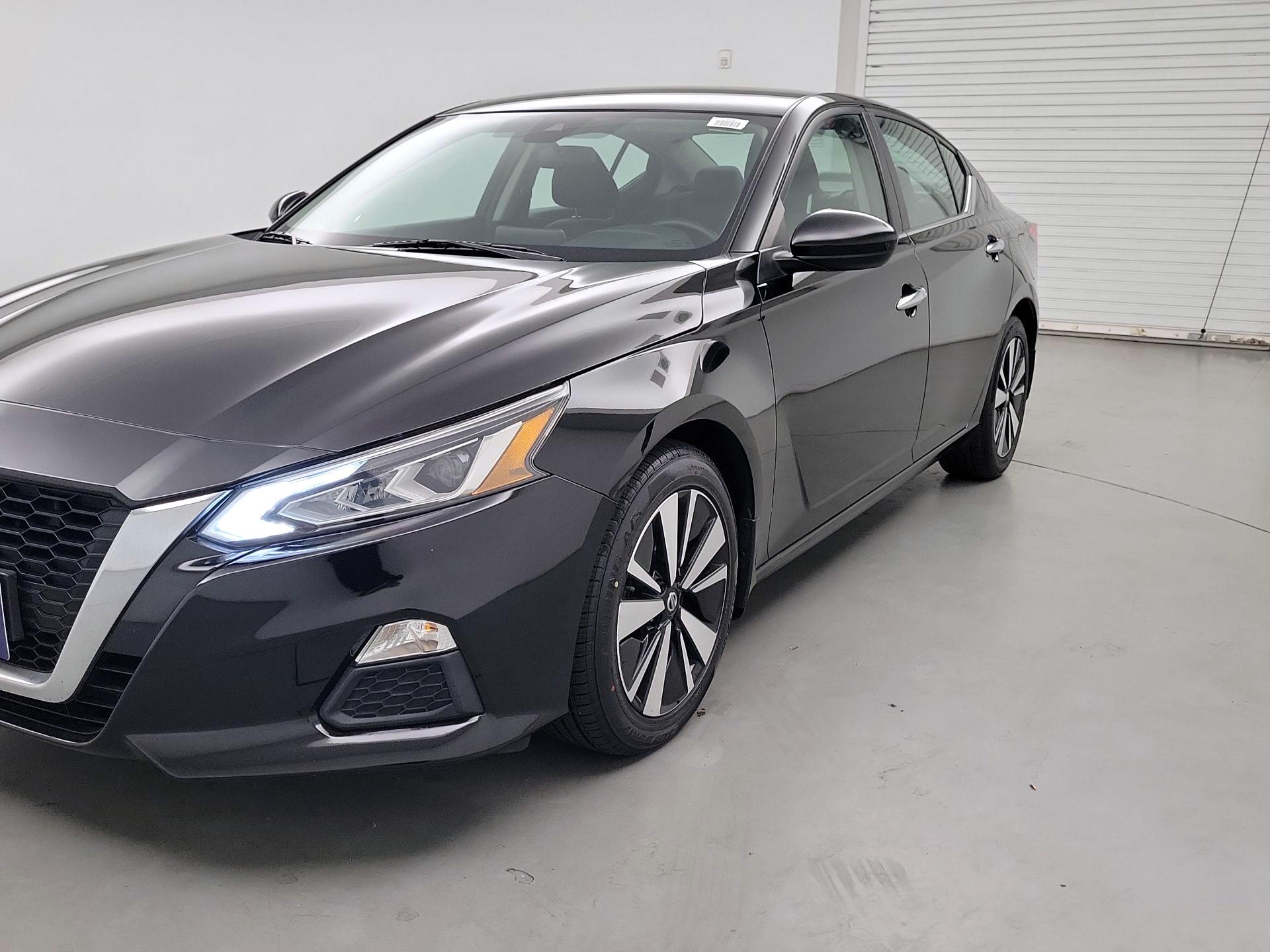 Thumbnail: 2021 Nissan Altima - 3