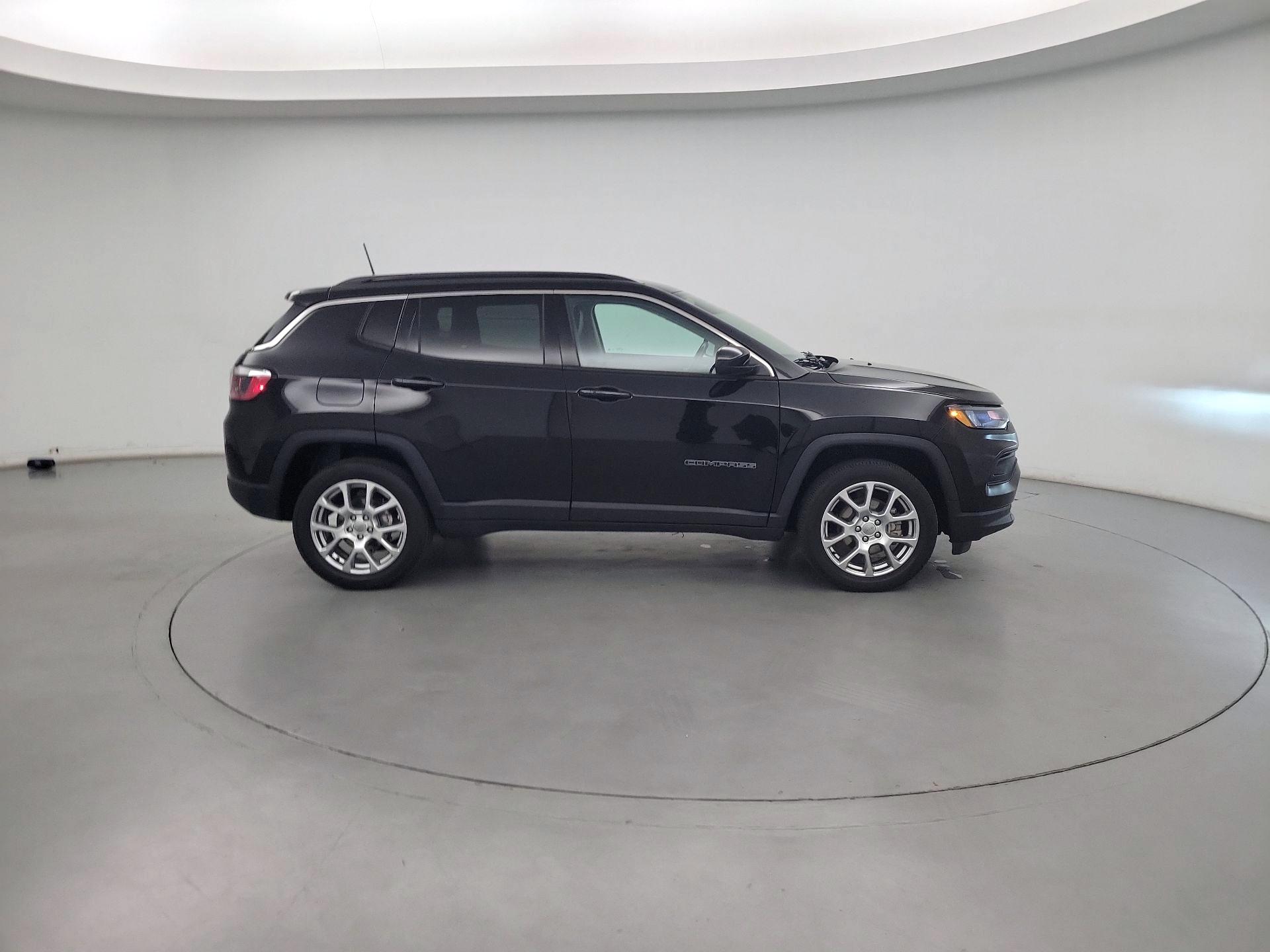 Thumbnail: 2022 Jeep Compass - 4