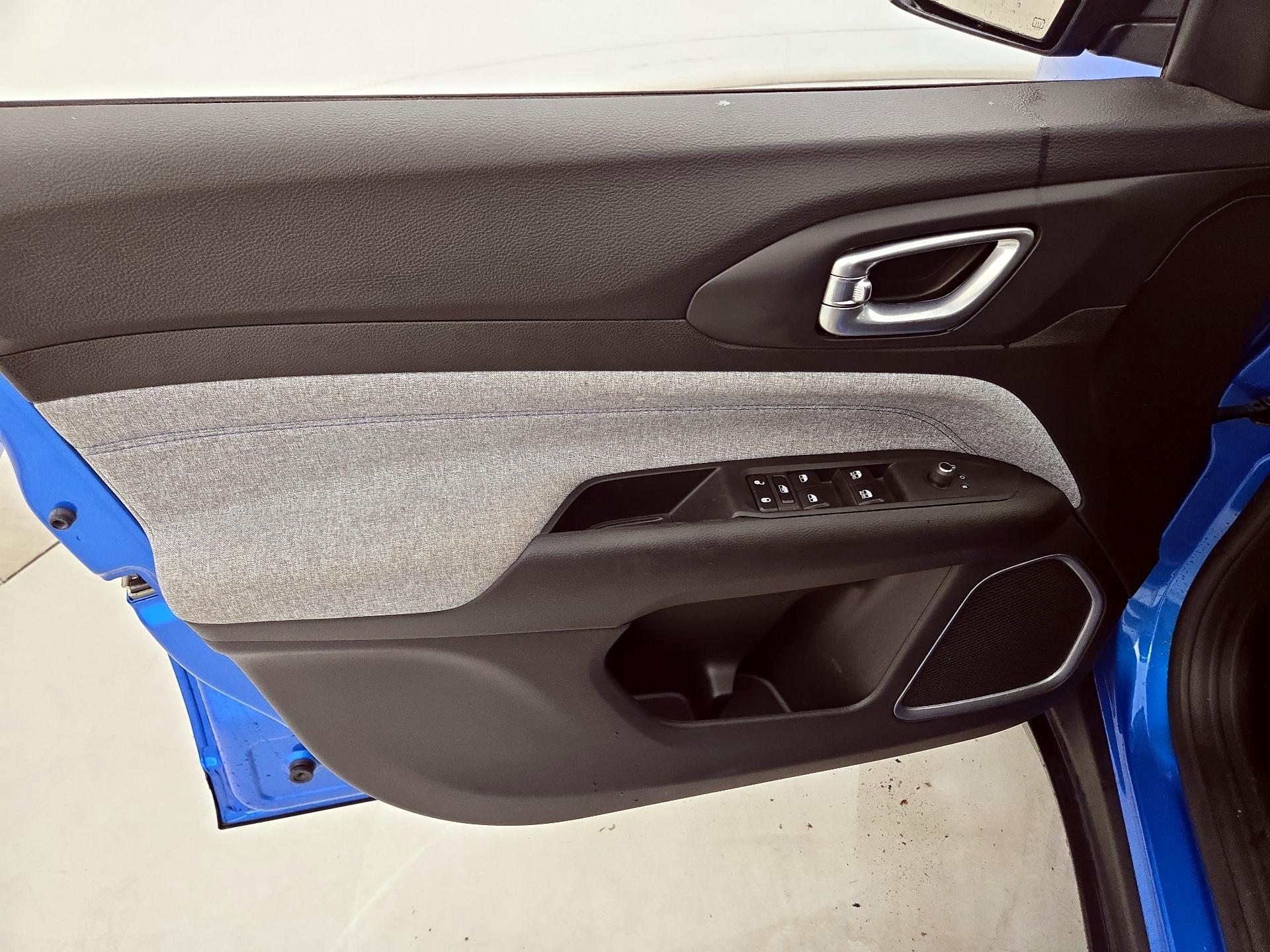 Thumbnail: 2023 Jeep Compass - 12