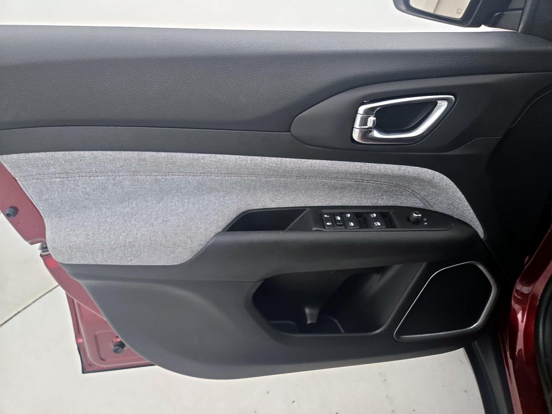 Thumbnail: 2022 Jeep Compass - 12