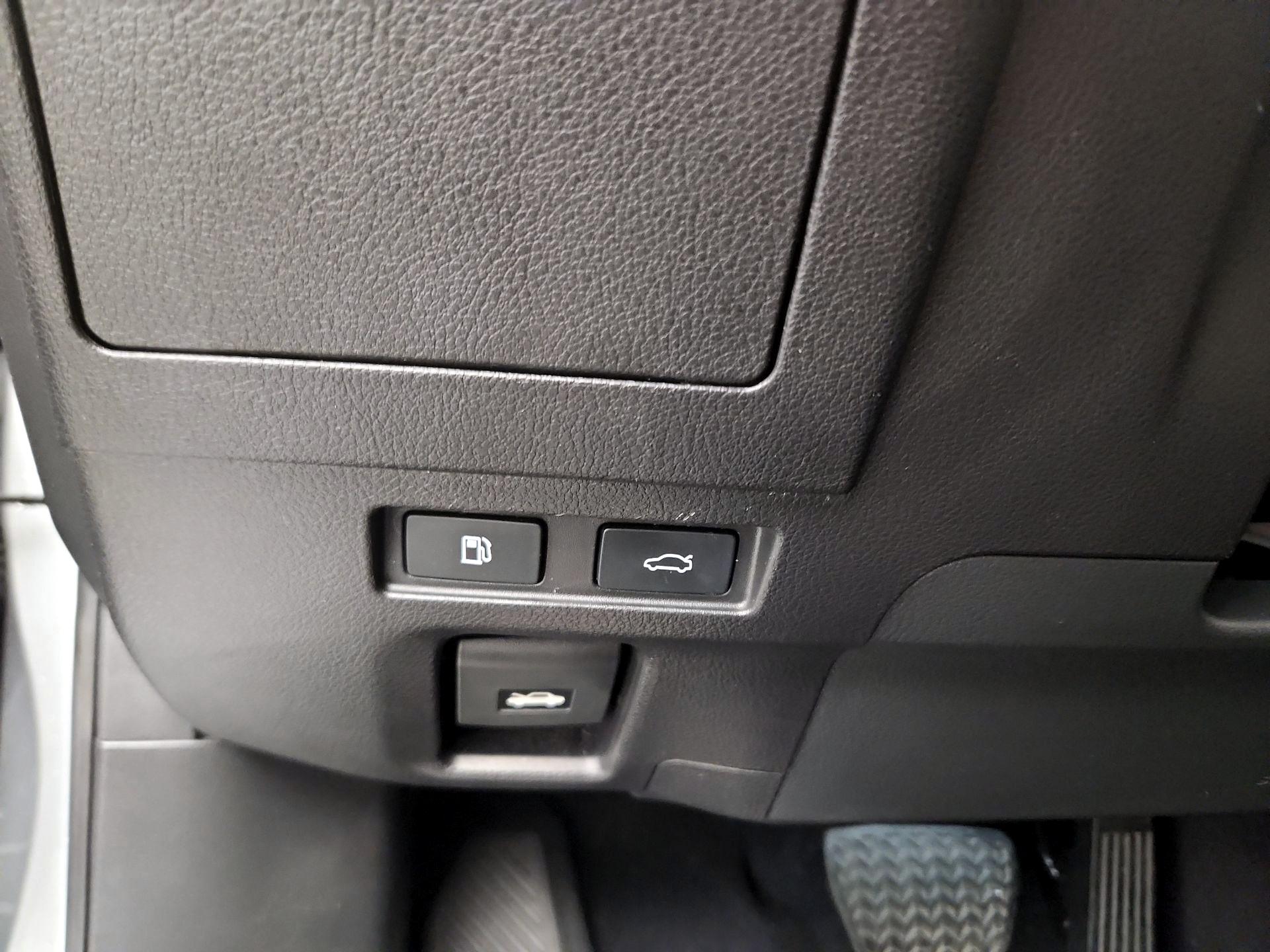 Thumbnail: 2022 Lexus ES - 11