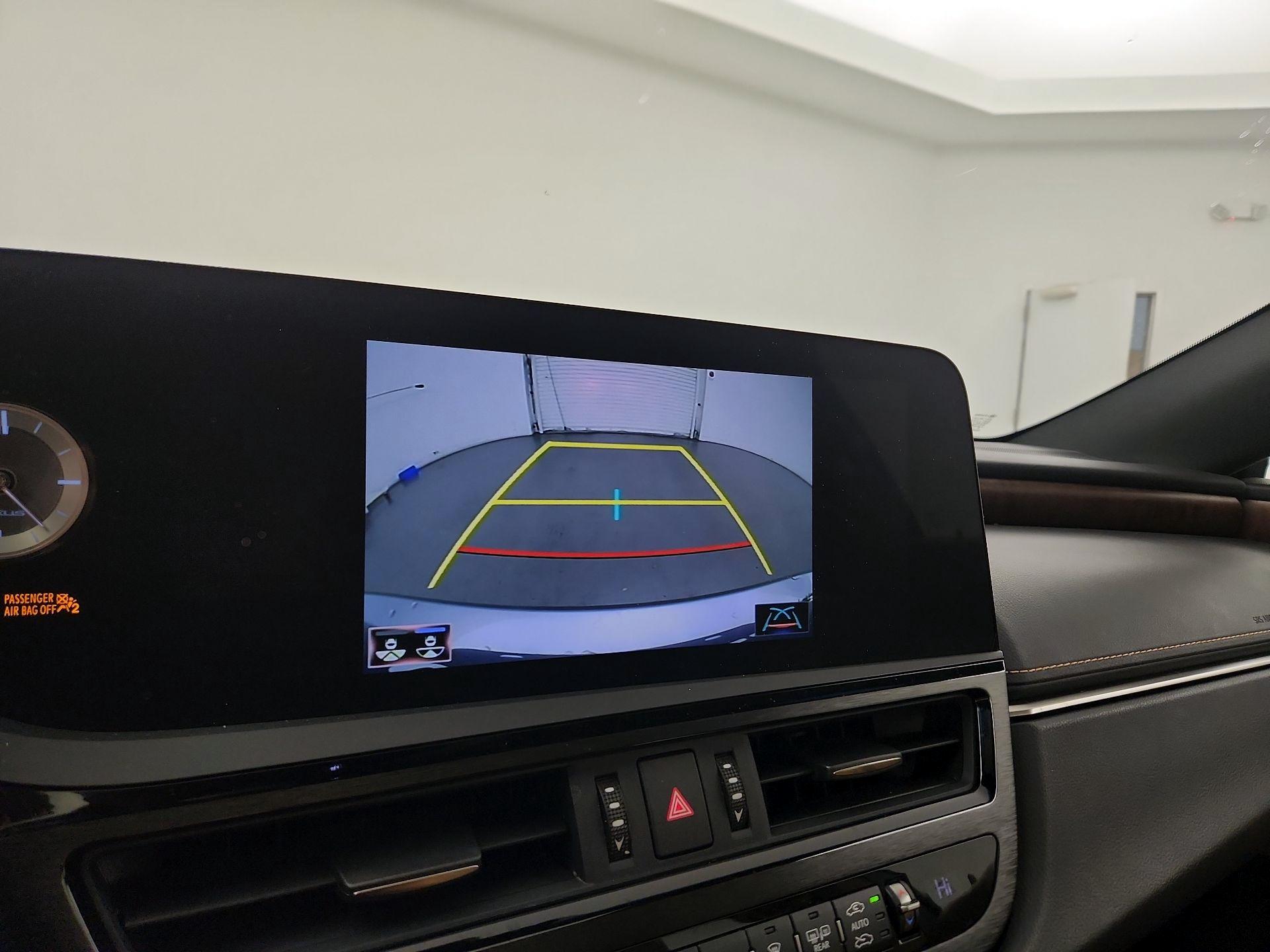 Thumbnail: 2022 Lexus ES - 13