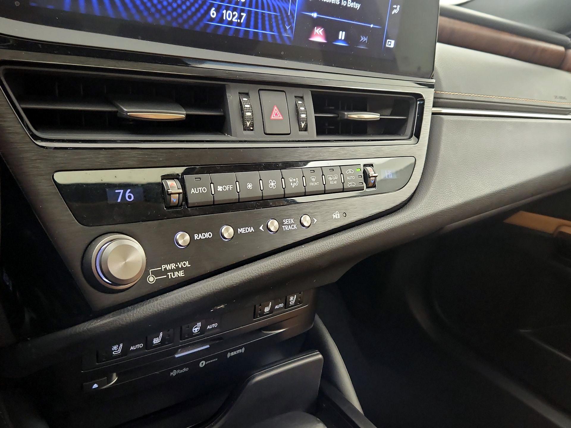 Thumbnail: 2022 Lexus ES - 15