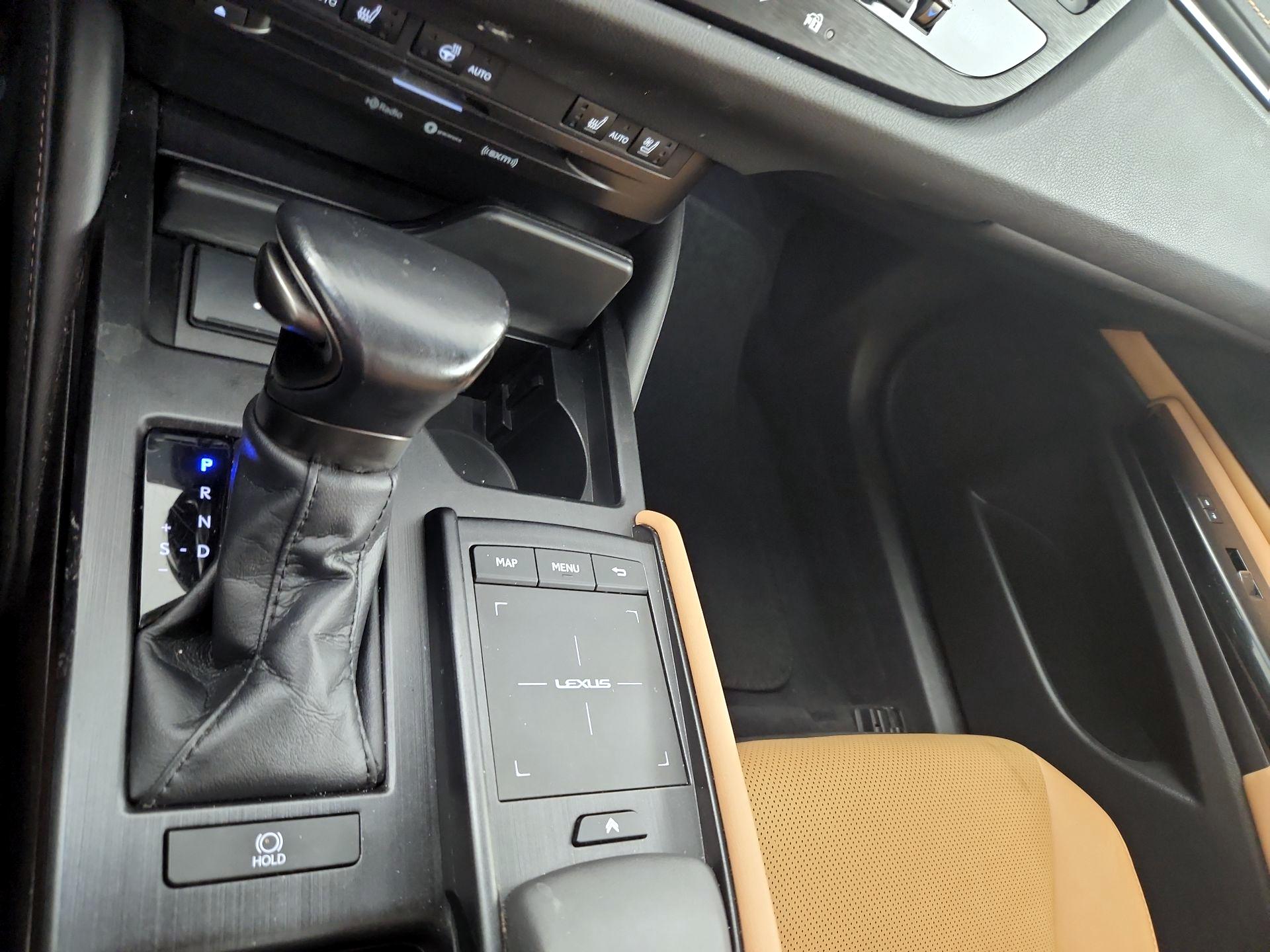 Thumbnail: 2022 Lexus ES - 16