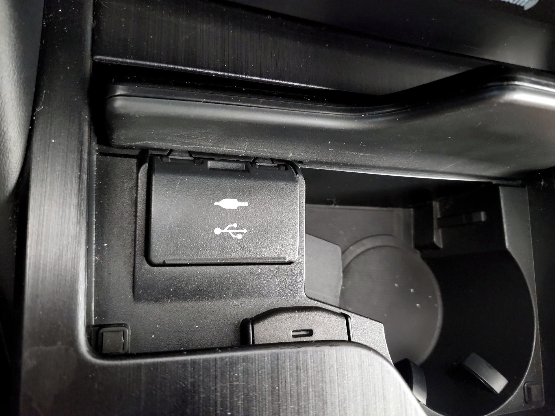 Thumbnail: 2022 Lexus ES - 17