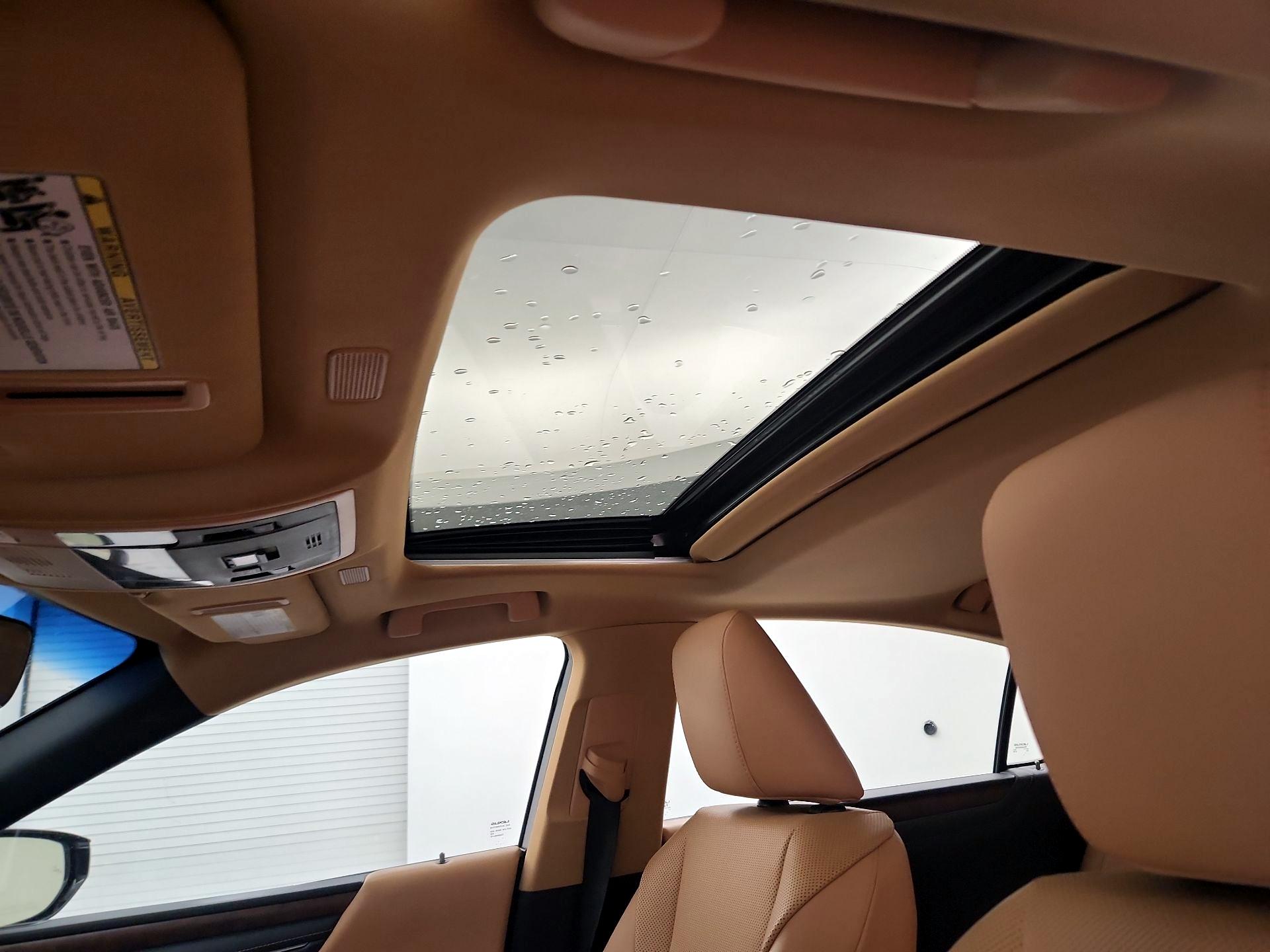 Thumbnail: 2022 Lexus ES - 18