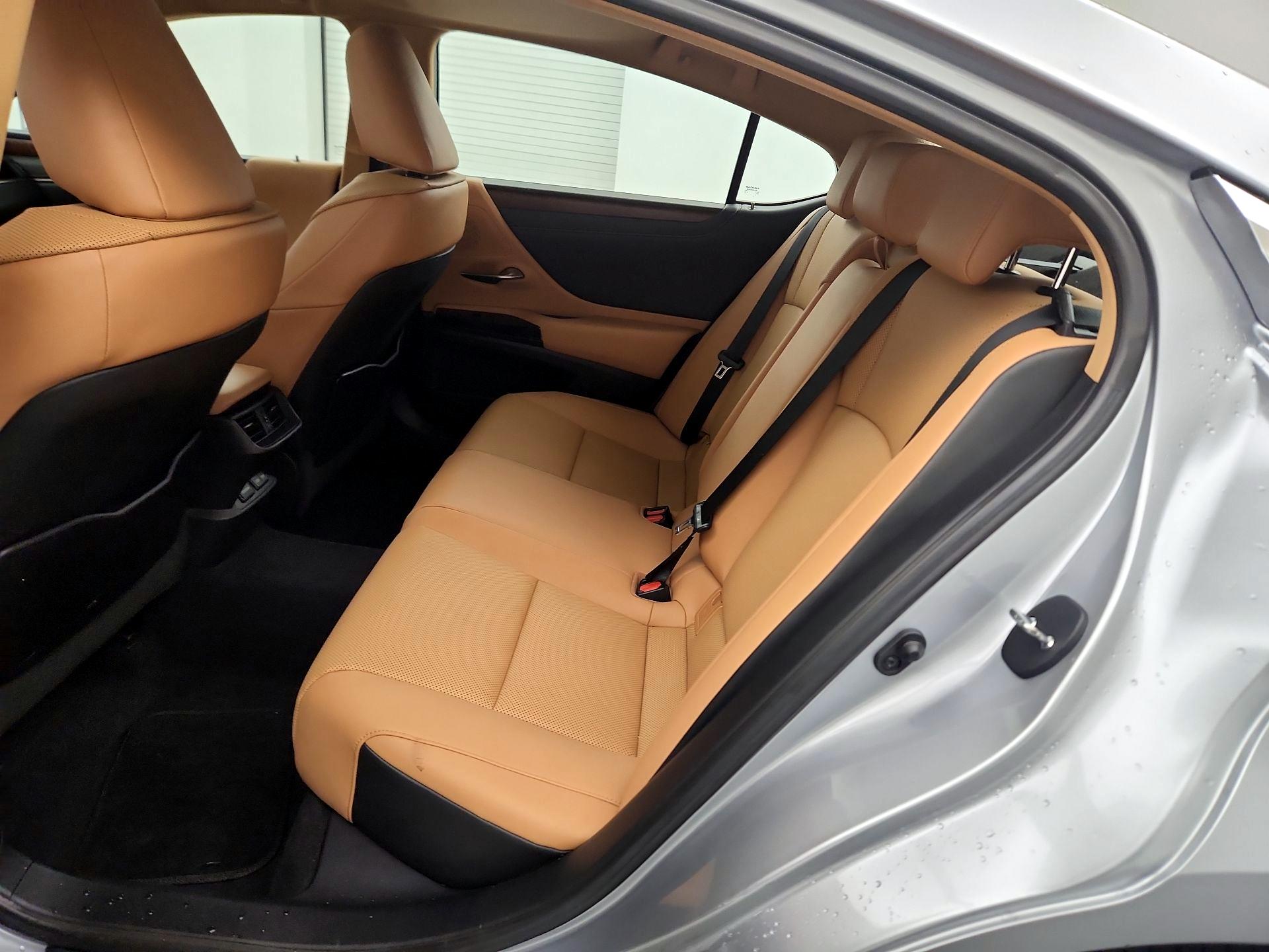 Thumbnail: 2022 Lexus ES - 19