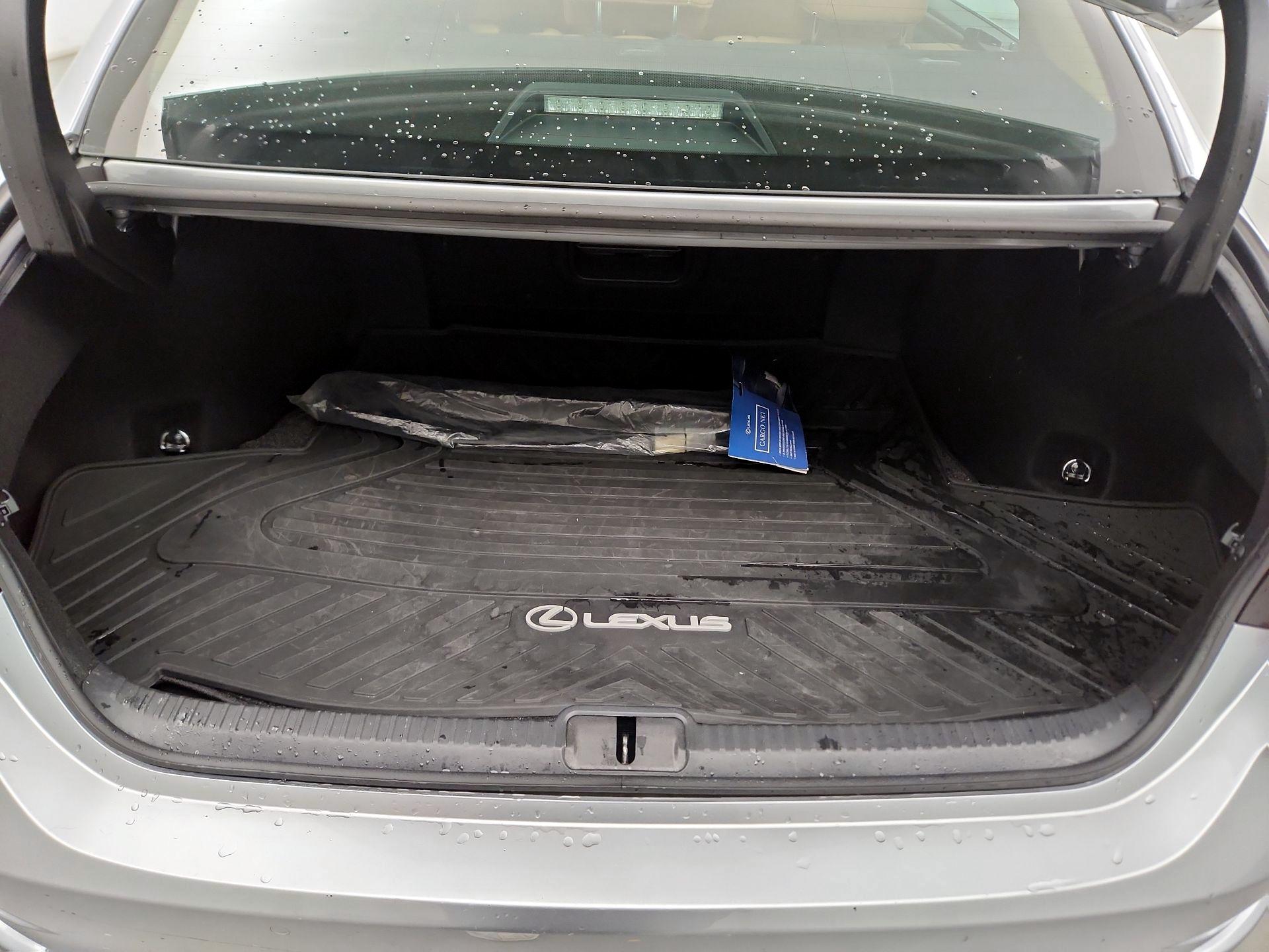 Thumbnail: 2022 Lexus ES - 20