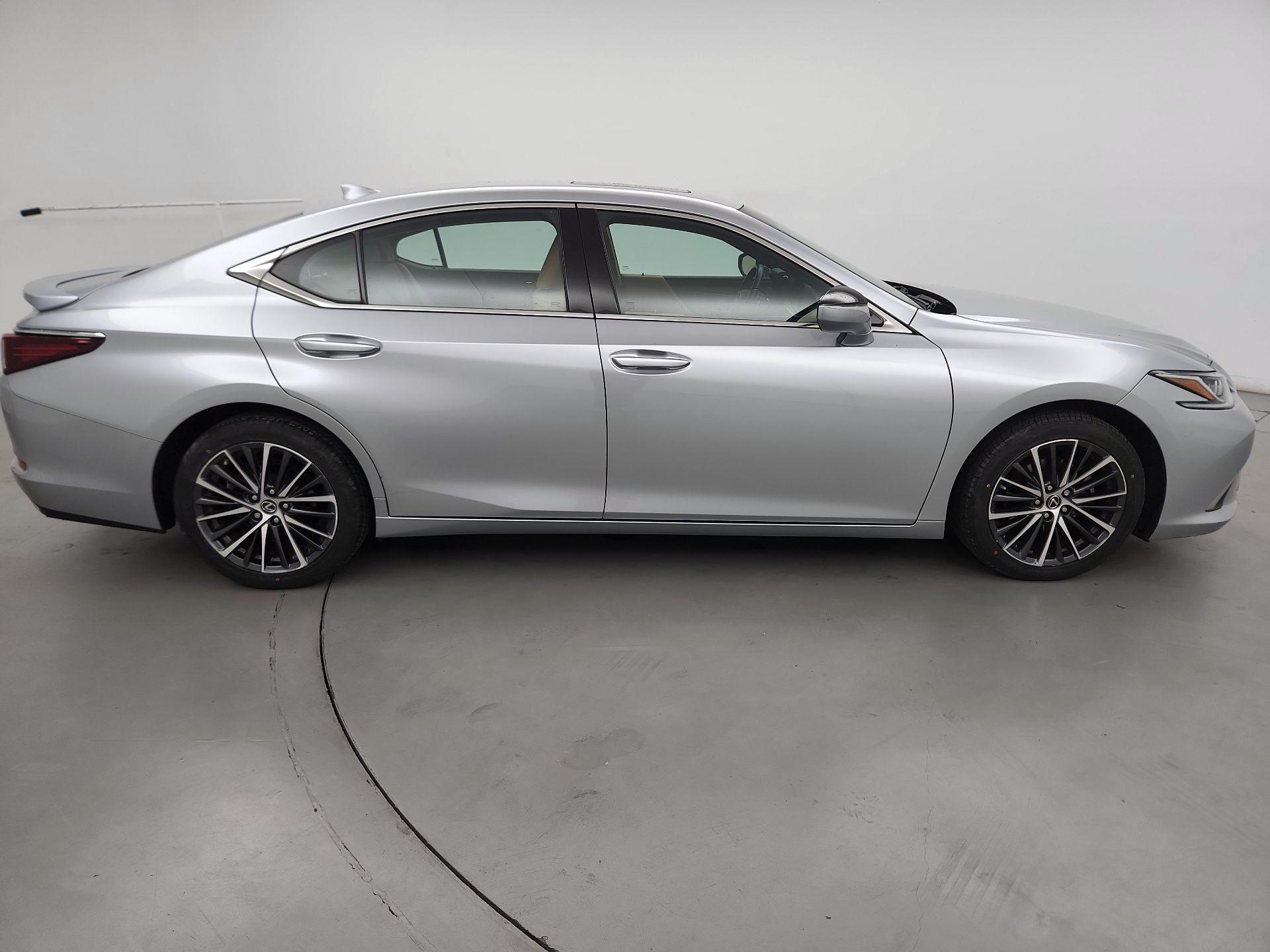 Thumbnail: 2022 Lexus ES - 4