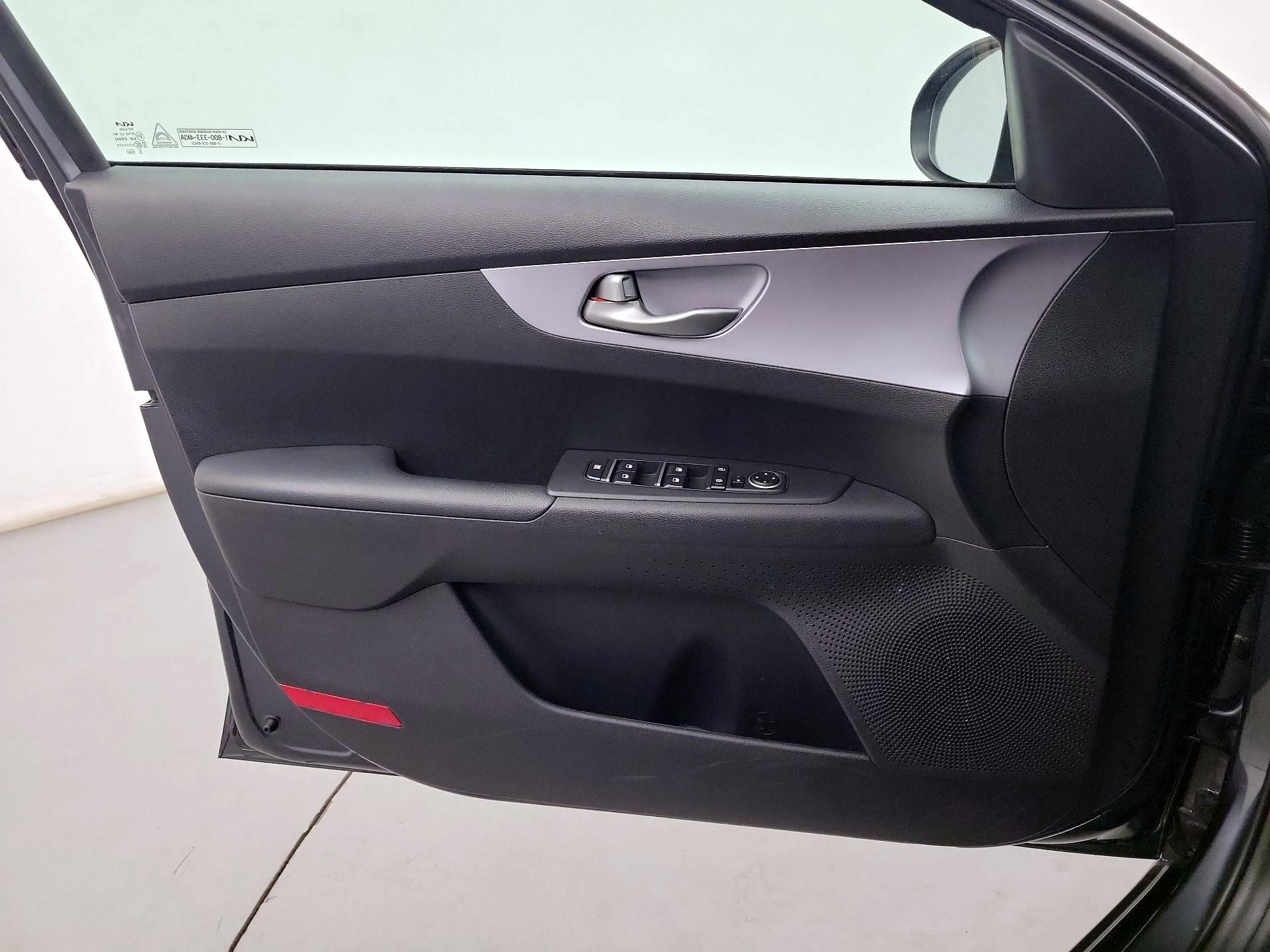 Thumbnail: 2022 Kia Forte - 10