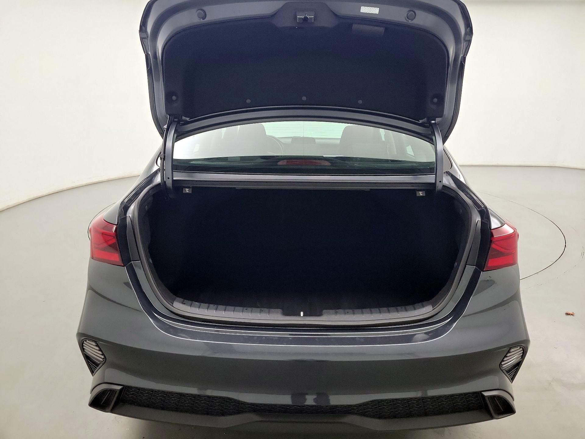 Thumbnail: 2022 Kia Forte - 18